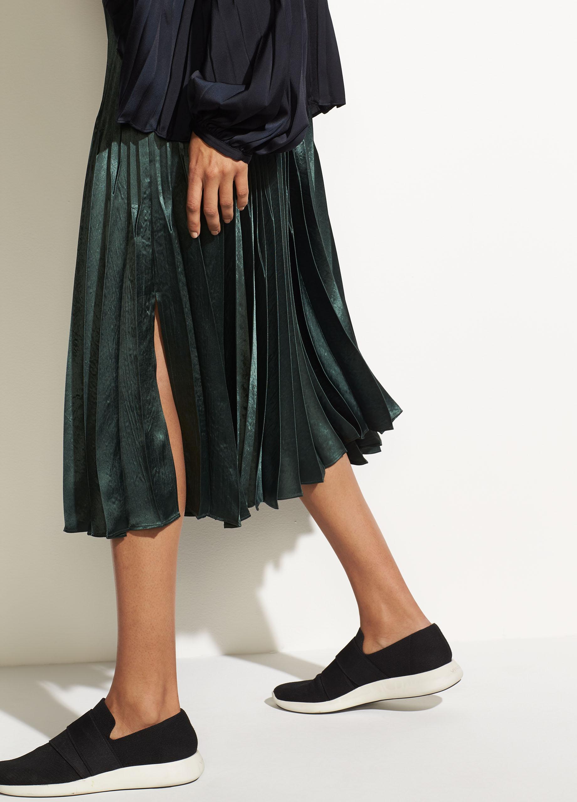 Vince Satin Chevron Pleated Skirt in Forest (Black) - Lyst
