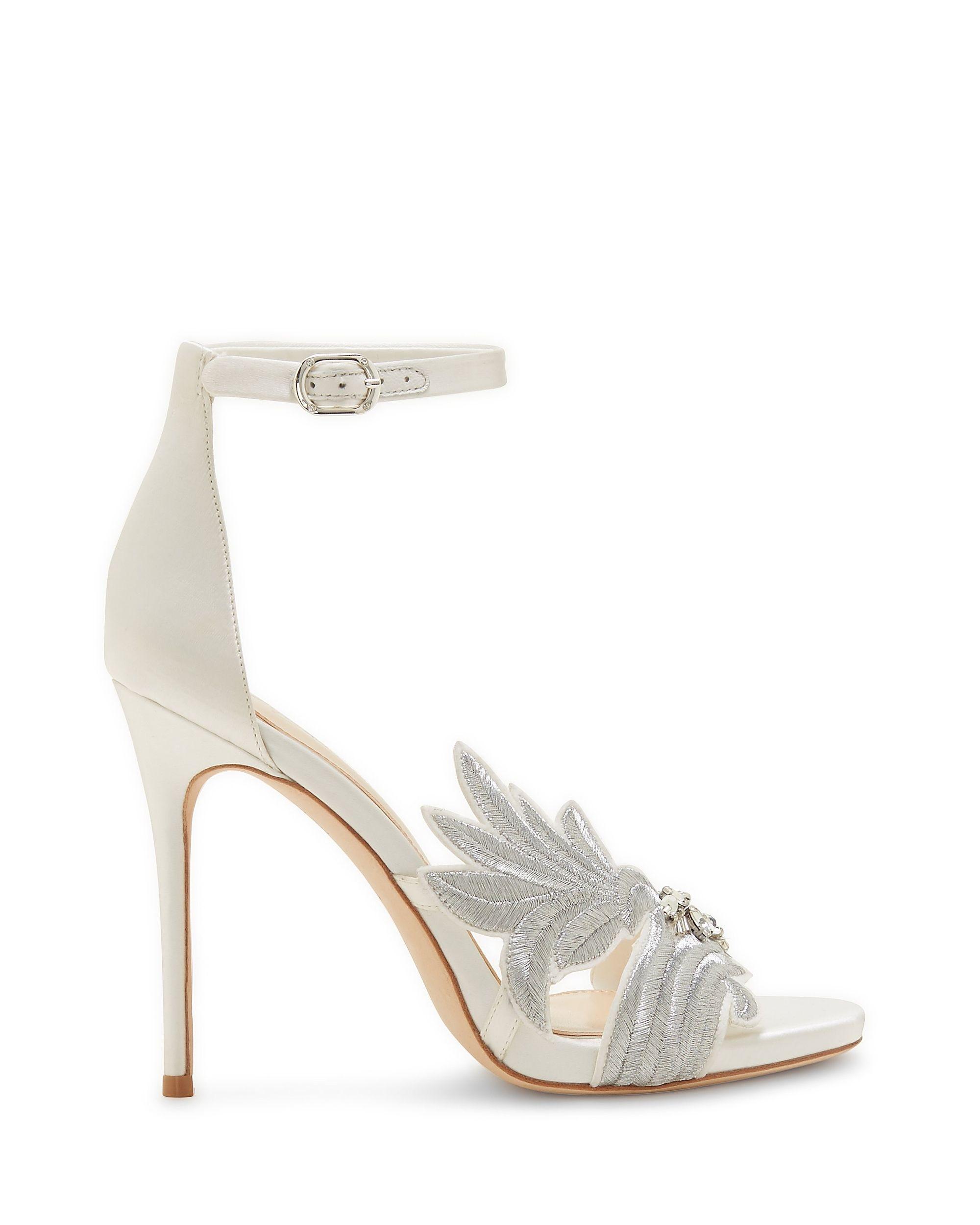 vince camuto dayanara