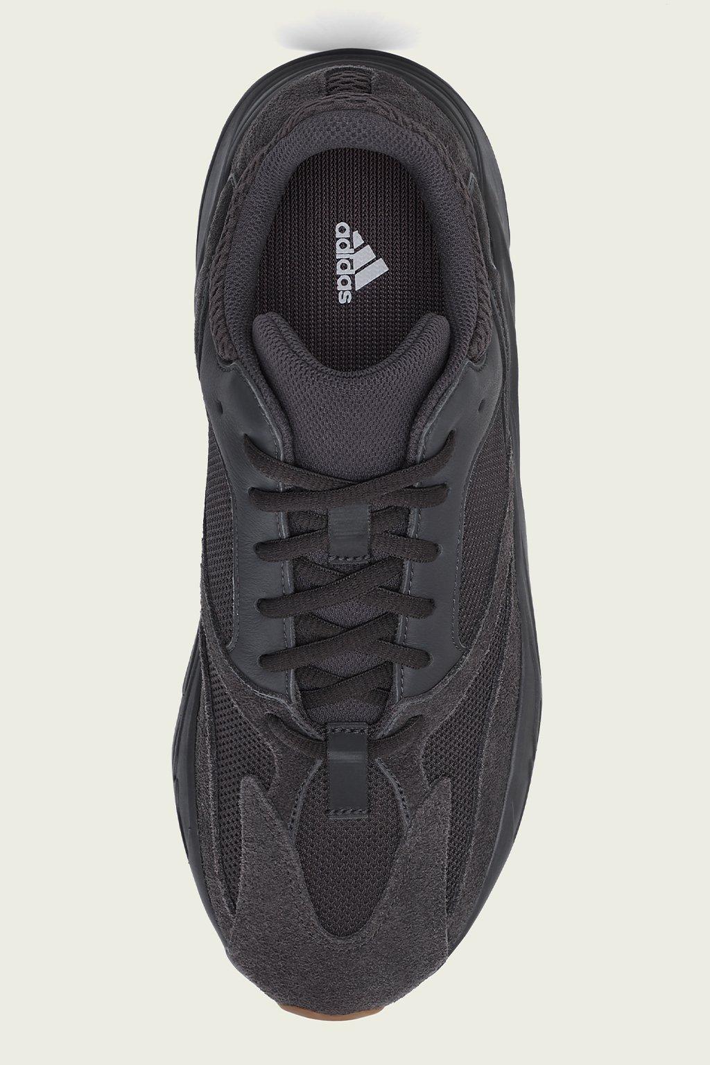 Adidas yeezy boost 700 all black deals