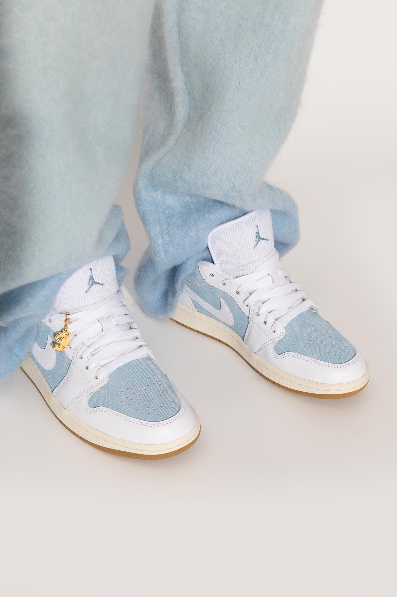 air jordan light blue low