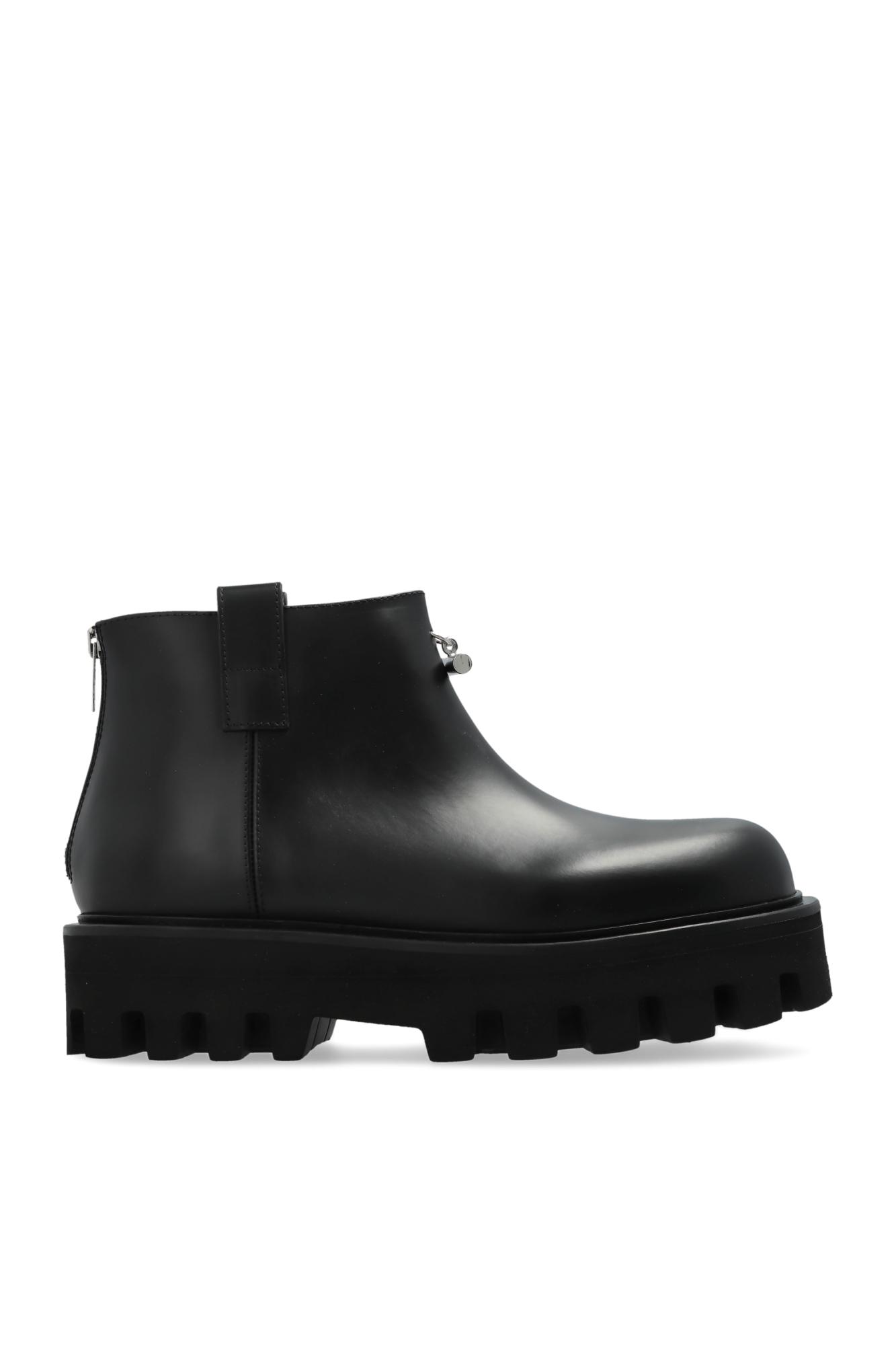 ショートブーツ・ブーティ ALEXANDER MCQUEEN BLACK LEATHER CHELSEA SOFA ANKLE BOOTS MCQUEEN Leather Chelsea boots | THE OUTNET