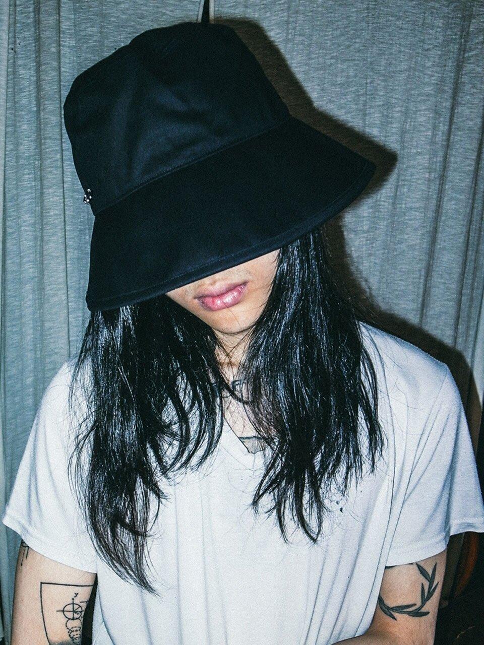MACK BARRY Mcbry Long Bucket Hat in 
