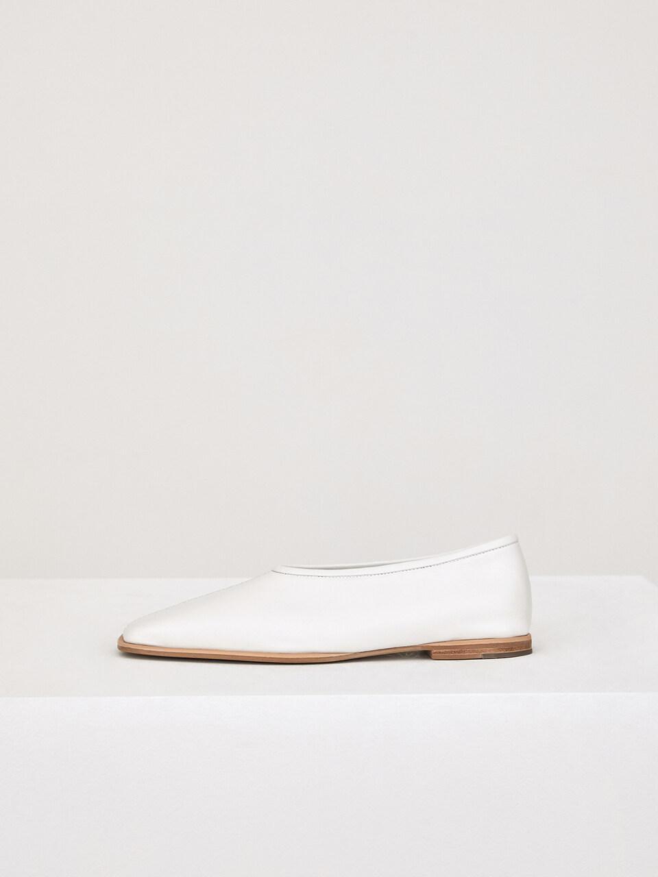 square toe flat shoes