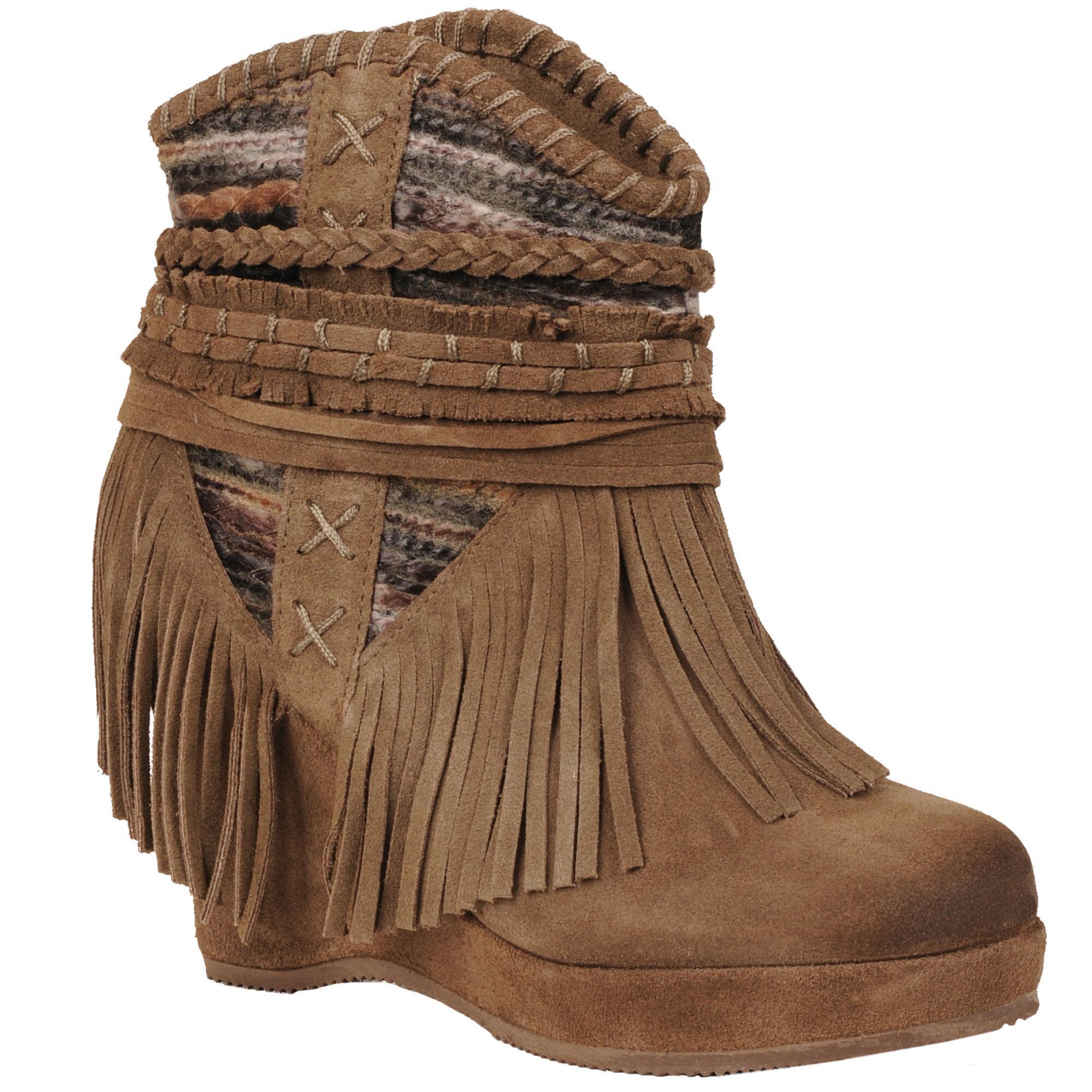 Fringe wedge boots 2025