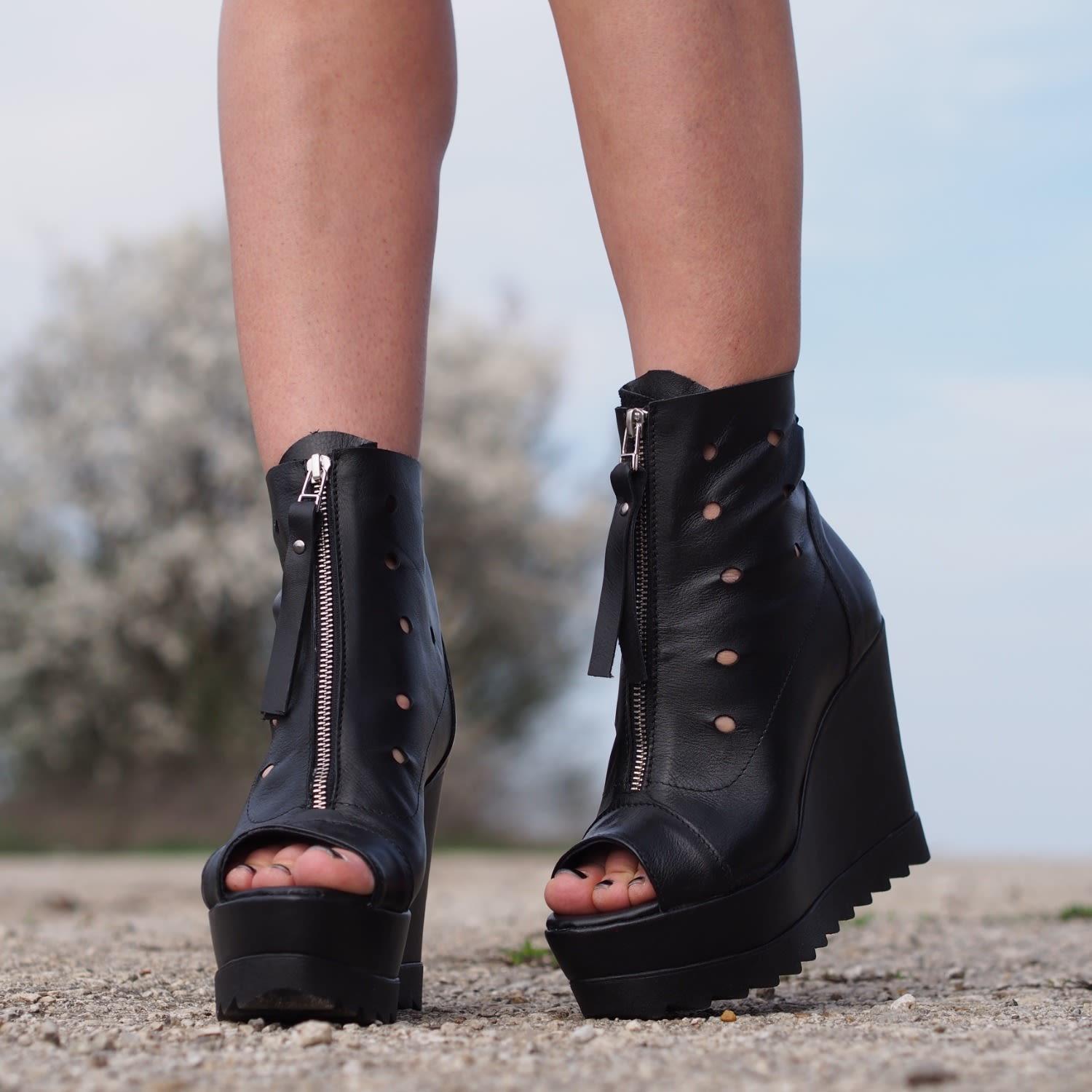 Leather Wedge Ankle Boots Outfit Adrenaline Fashion Summer