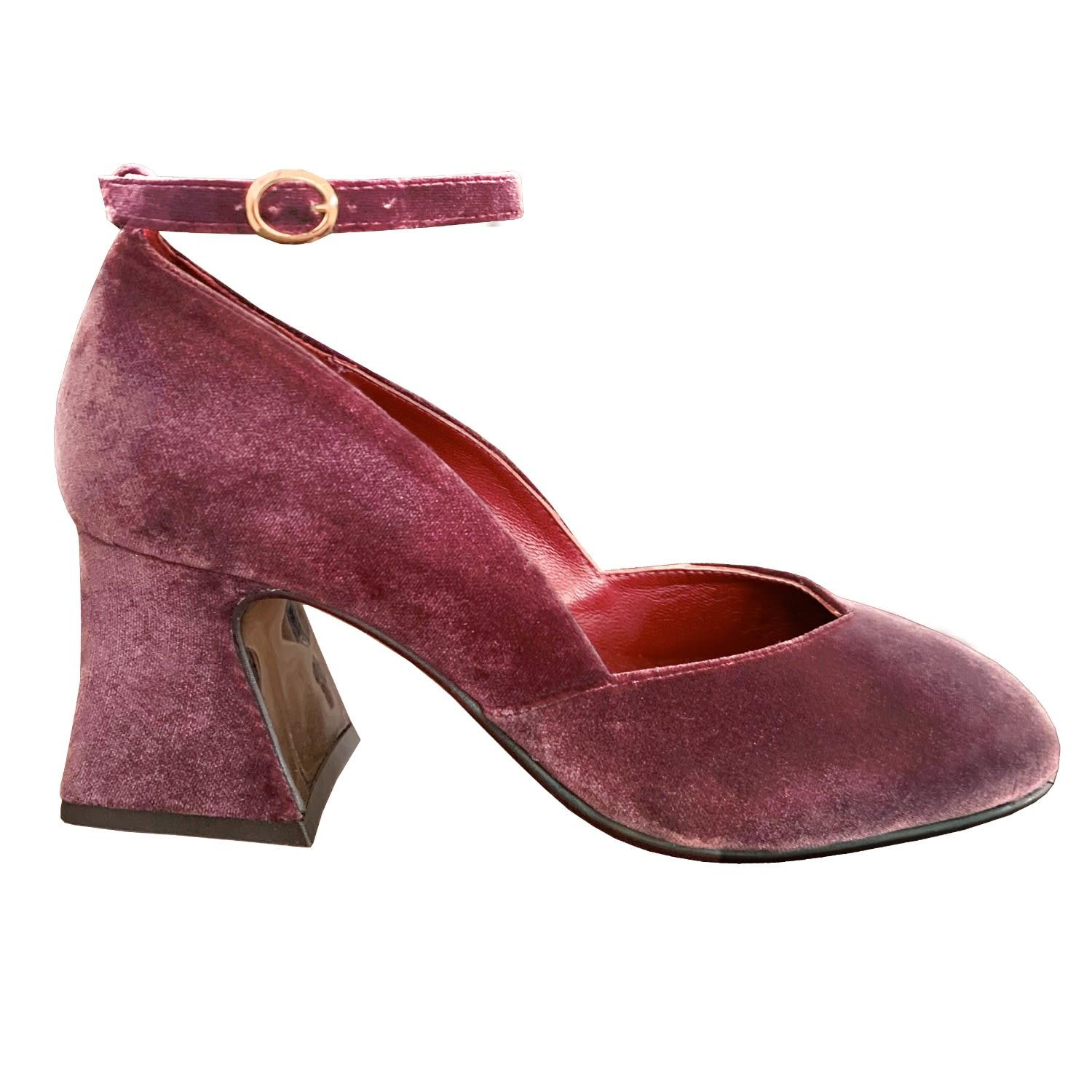 lila pumps