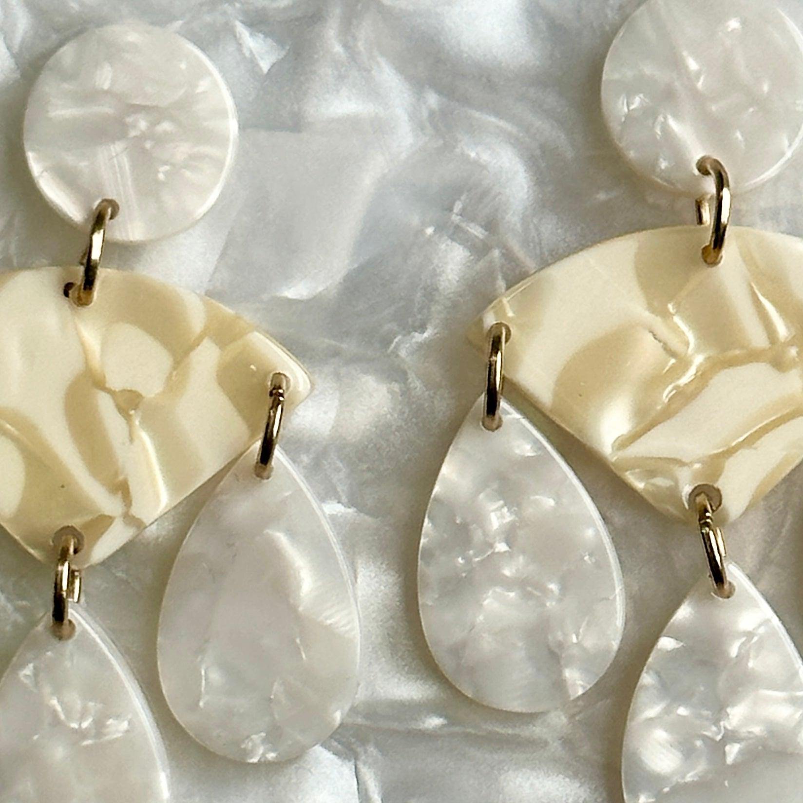 CLOSET REHAB Neutrals Chandelier Drop Earrings In Banana Republic