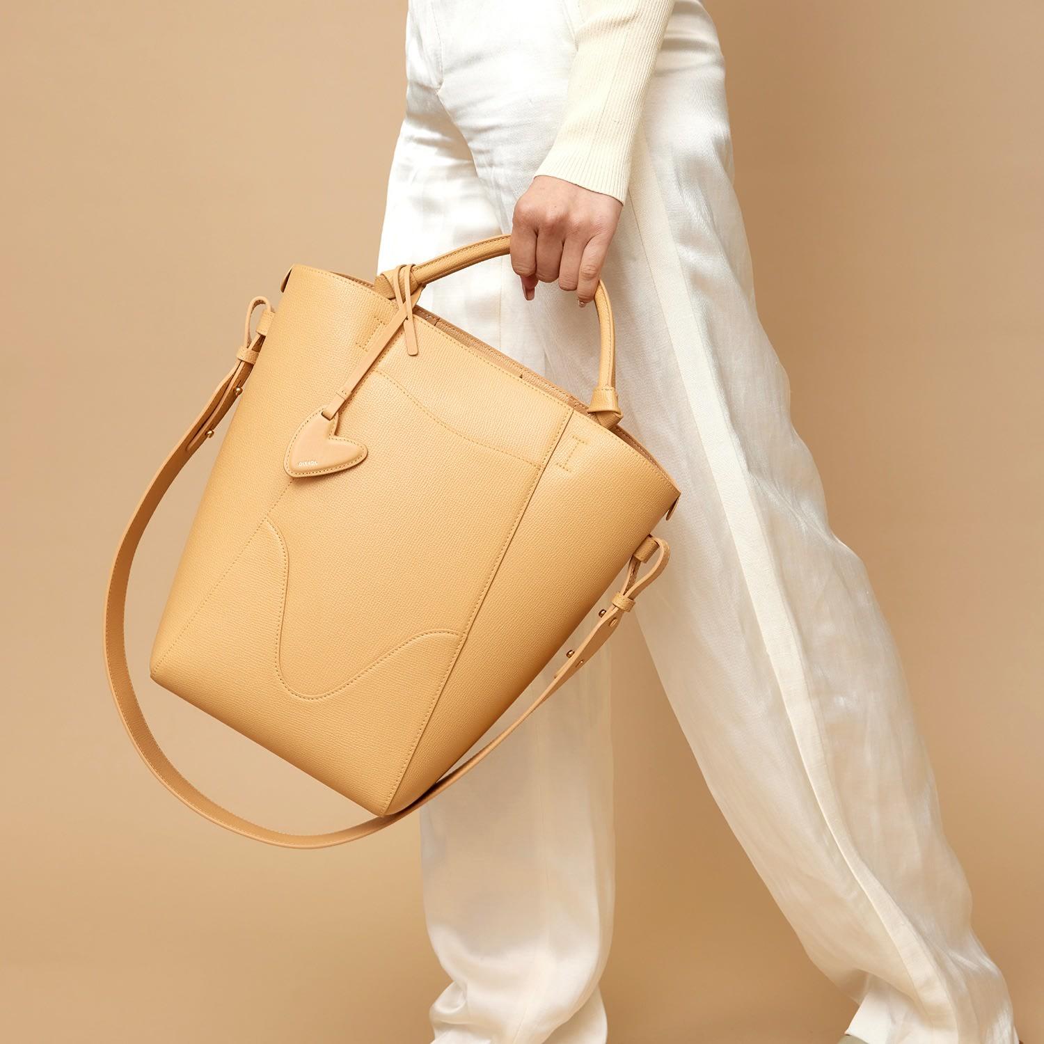 OLEADA Marina Leather Bucket Bag Camel in Natural | Lyst