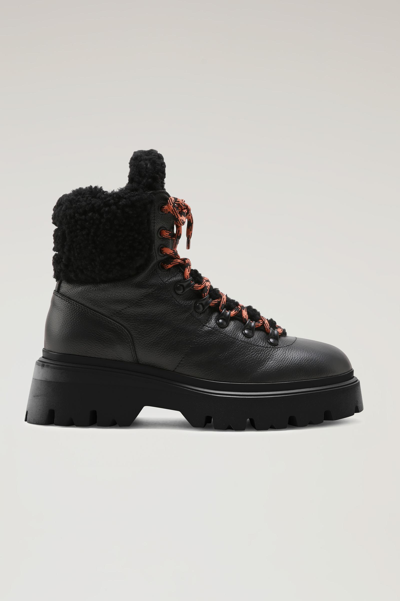 Woolrich Hiking Boots With Sheepskin in Black | Lyst