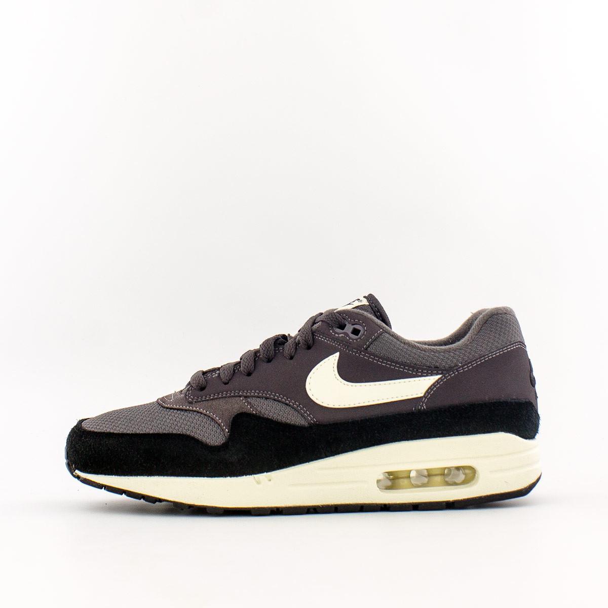 gray air max 1