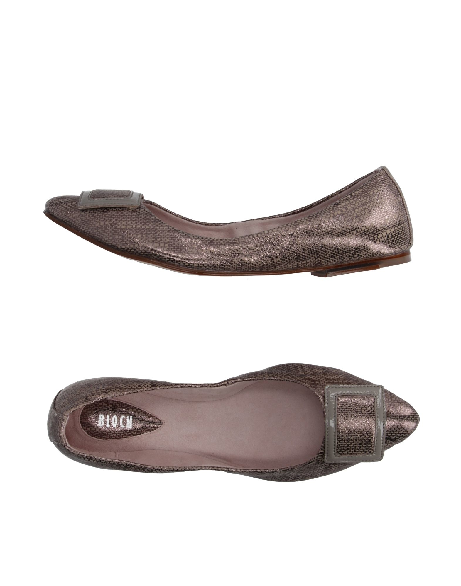 All Listings Shop our collection of flats online at Macy's. Browse the latest trends and view our great selection of black flats, white flats, red flats, fashion flats & more.