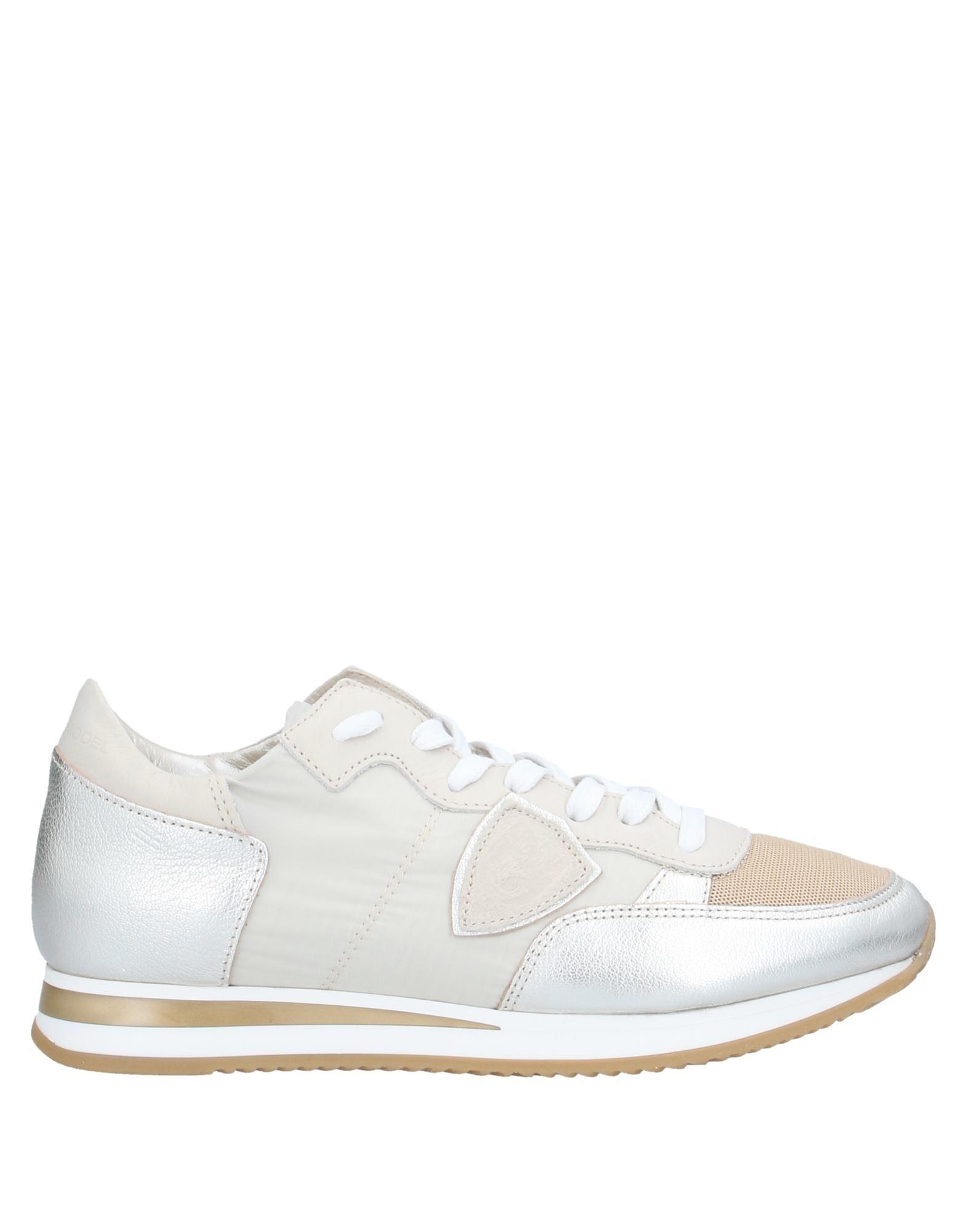 c116 low top sneaker