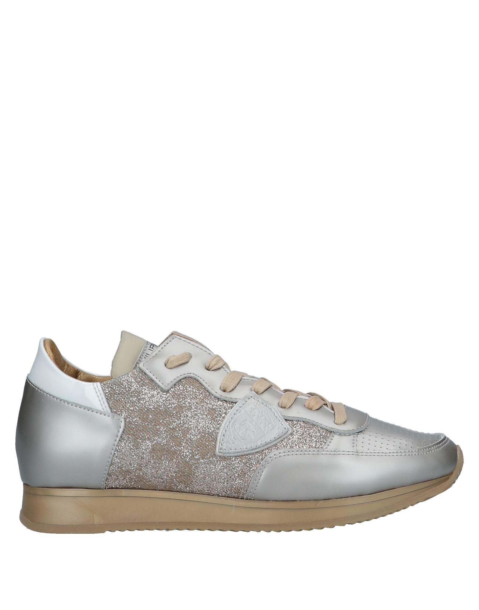 c116 low top sneaker