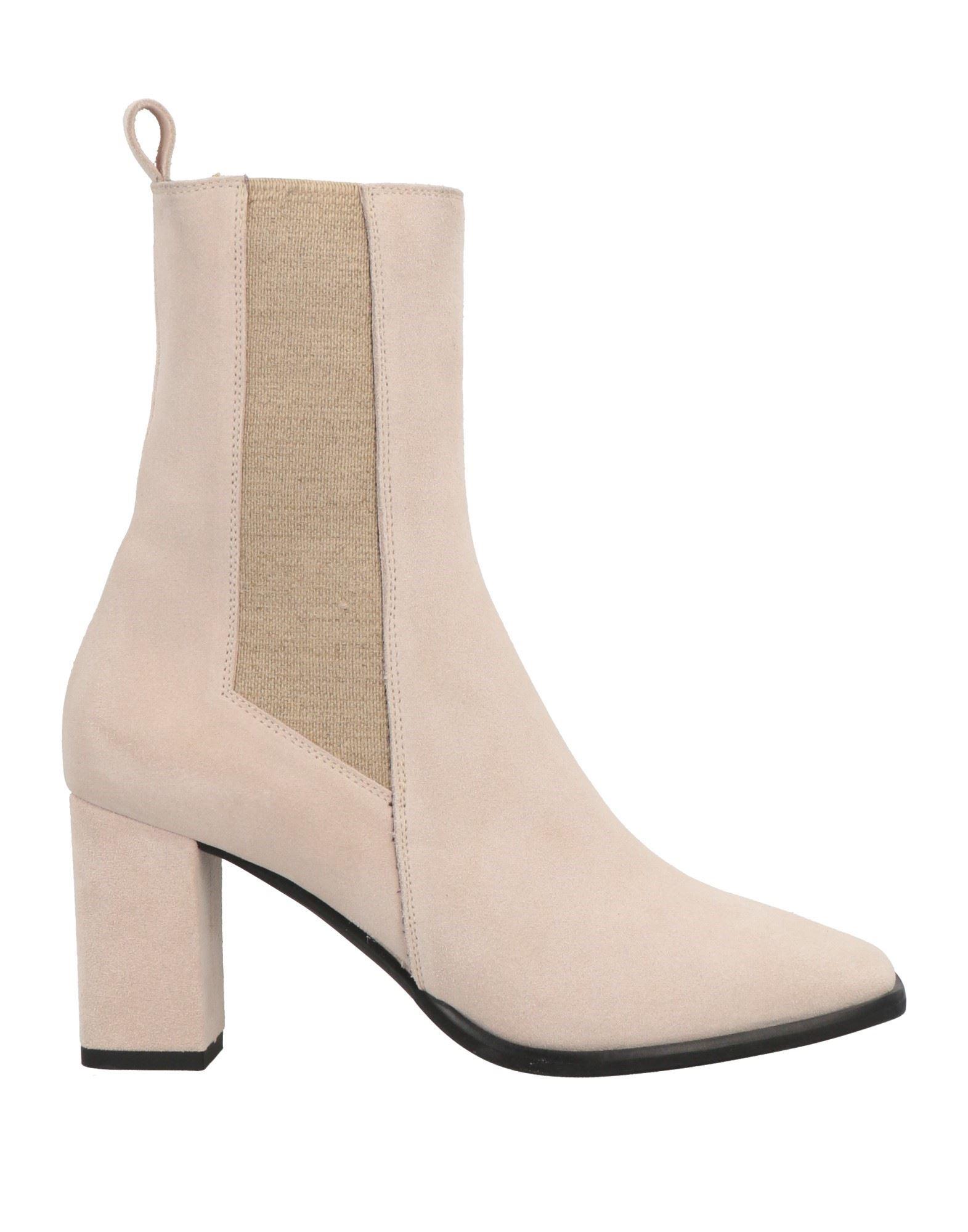 Janet & Janet Ankle Boots in Natural | Lyst