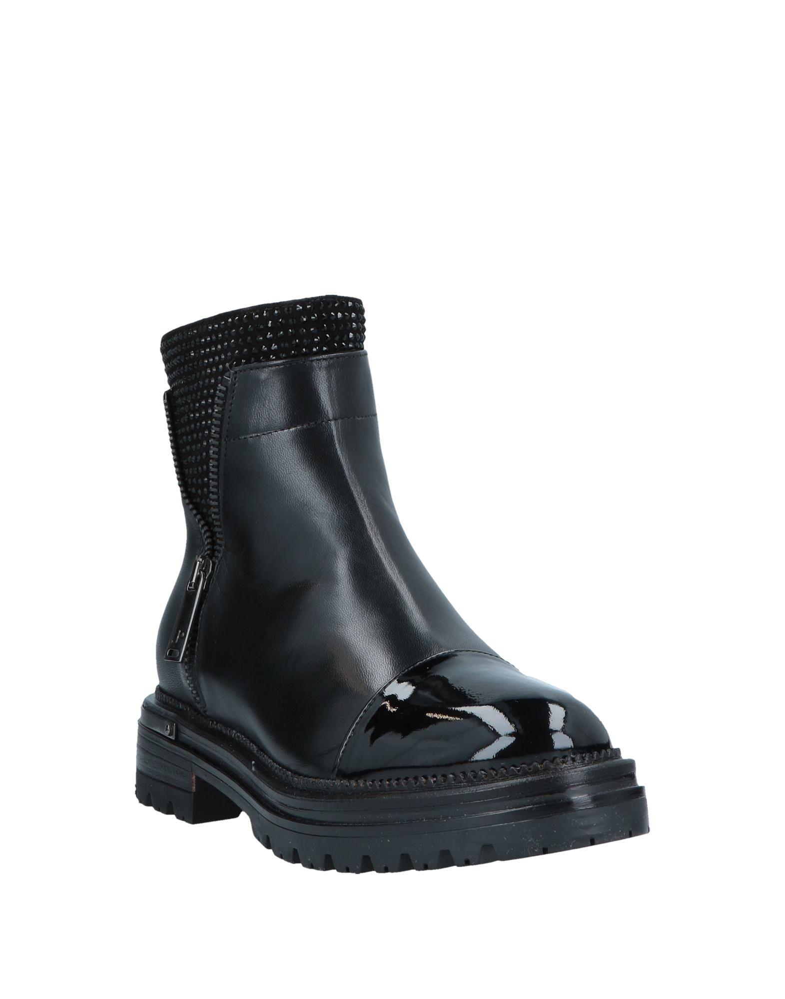 Loretta Pettinari Ankle Boots in Black - Lyst