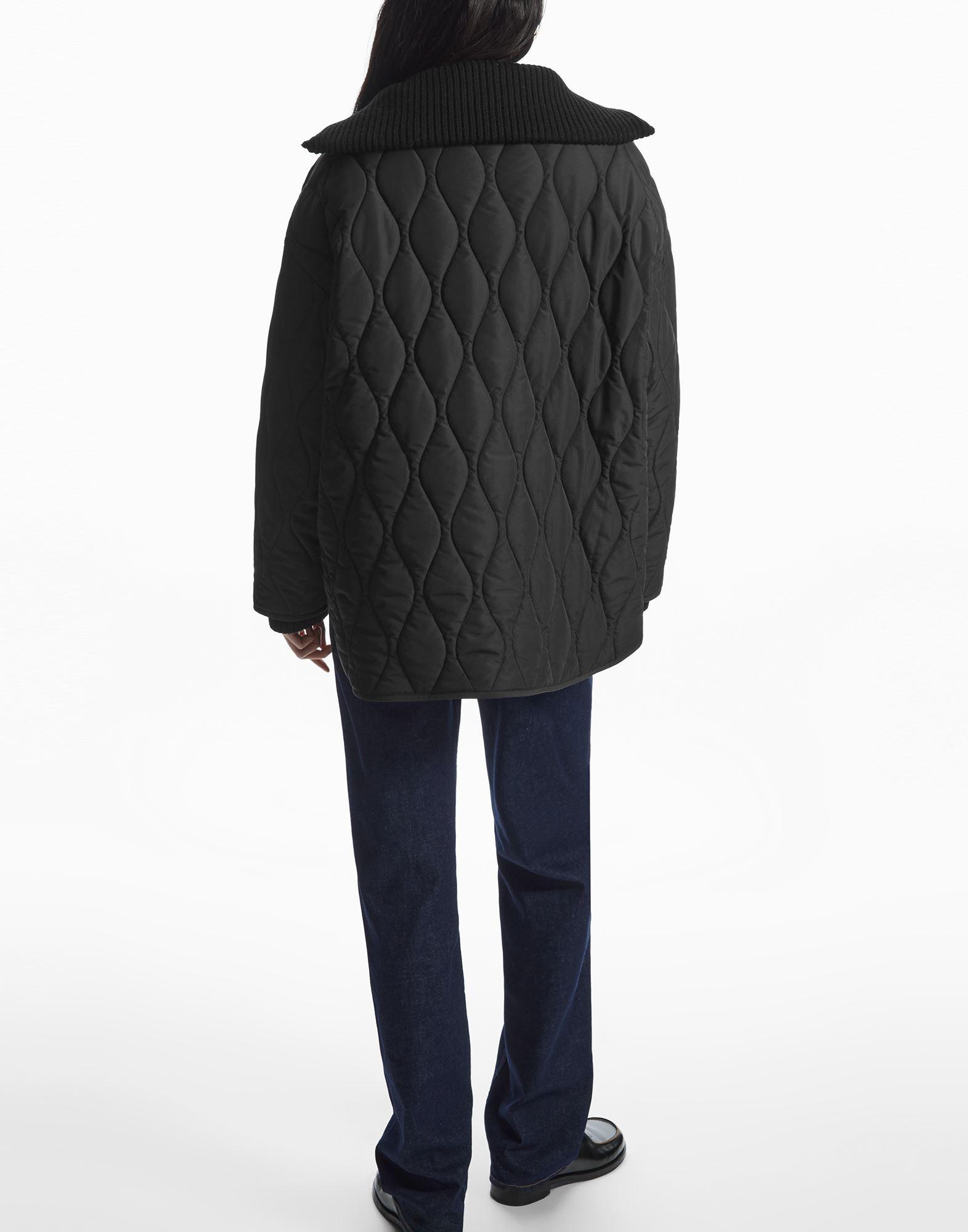 【COS】◆RIBBED COLLAR QUILTED COAT - BLACK◆1260533001◆ RIBBED-COLLAR QUILTED COAT - BLACK | COS