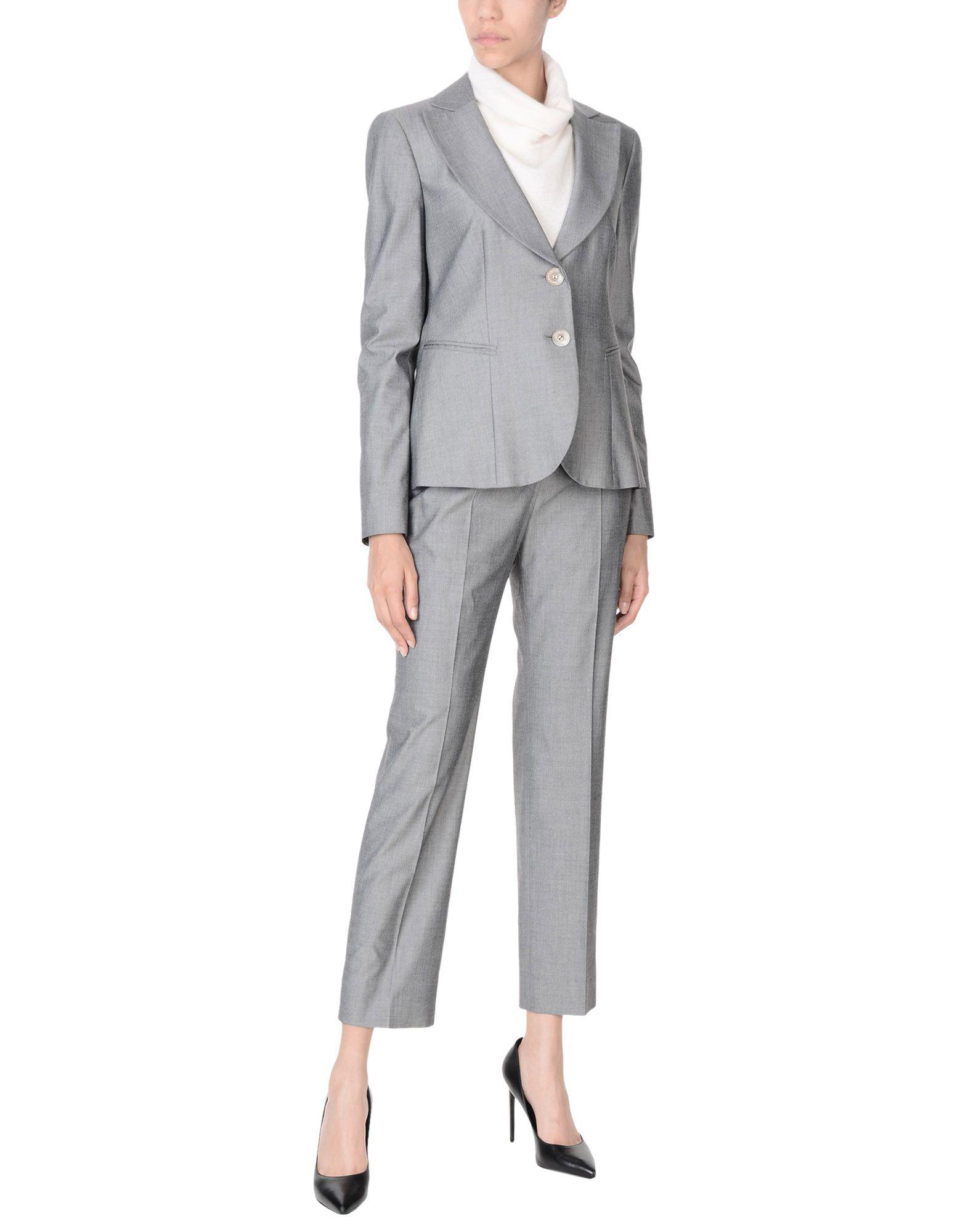Introducir 93+ imagen emporio armani women's suits - Abzlocal.mx