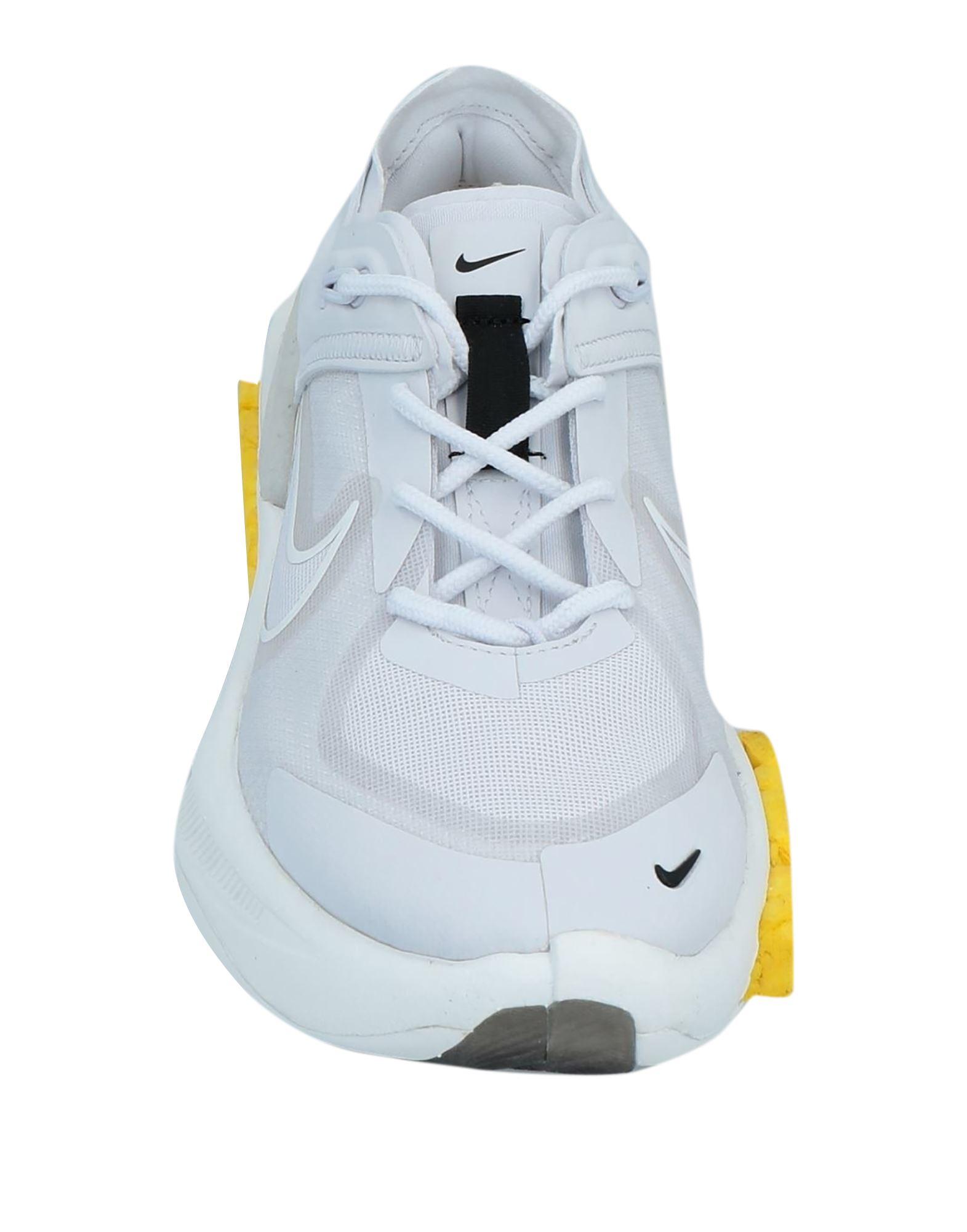 light grey nike sneakers