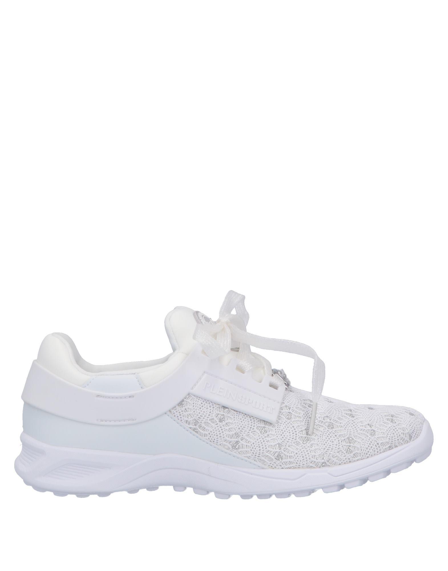 c116 low top sneaker