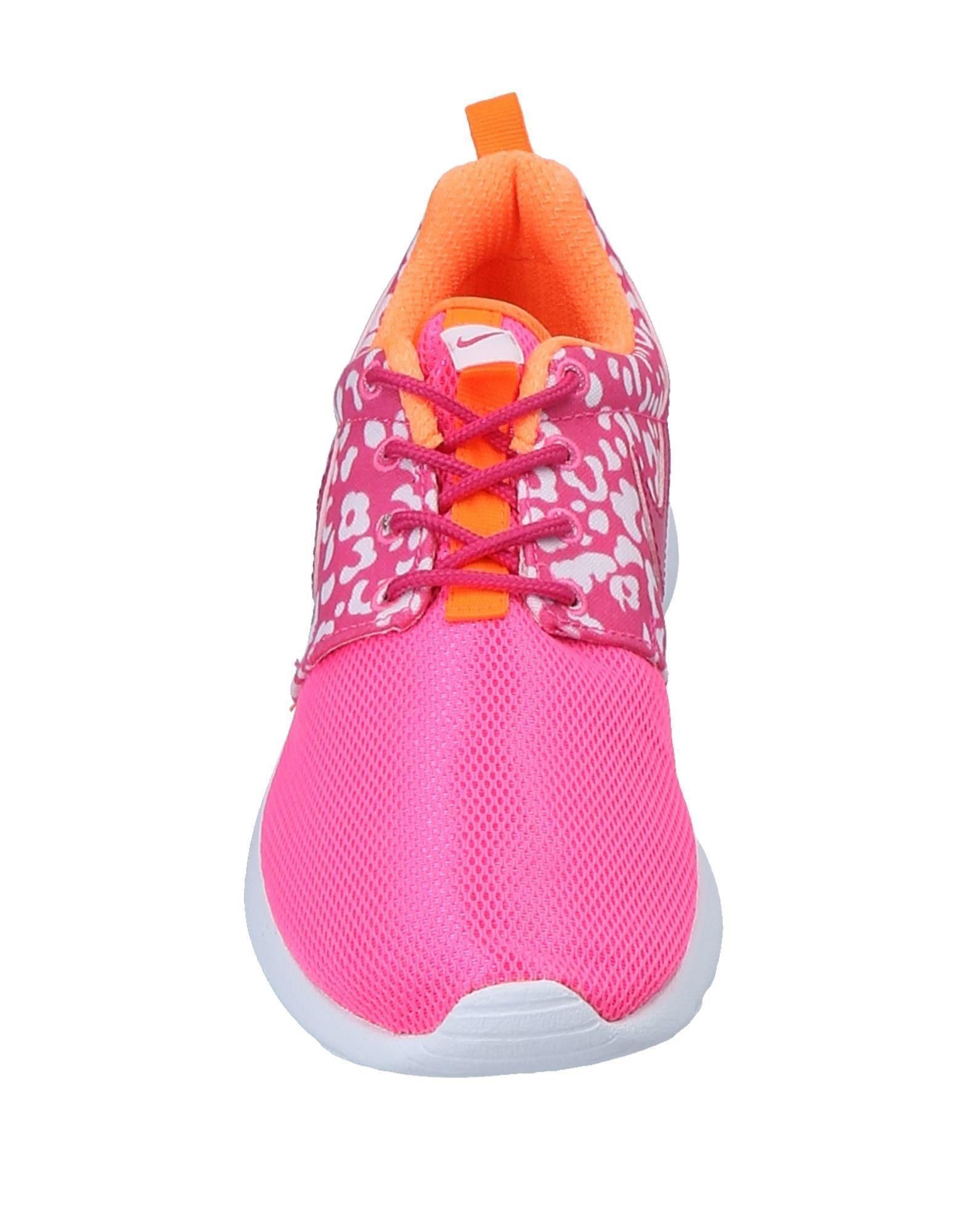 nike low top sneakers women's