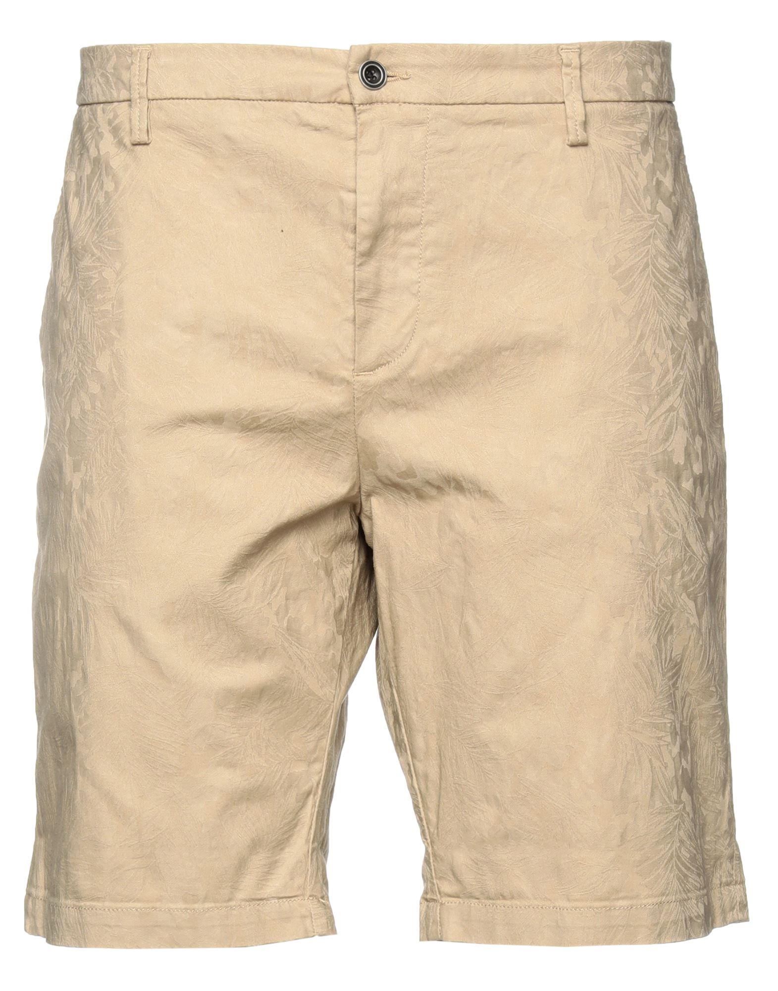 Guess Shorts \u0026 Bermuda Shorts in Beige 