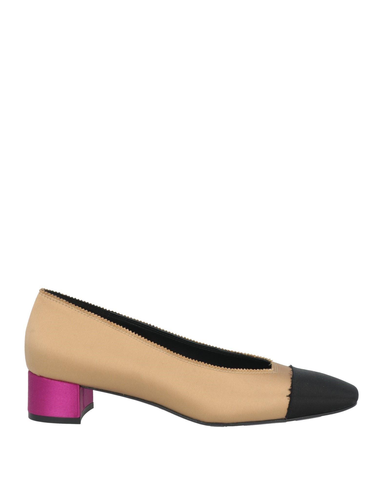 Pedro Garcia Pumps in Natural Lyst