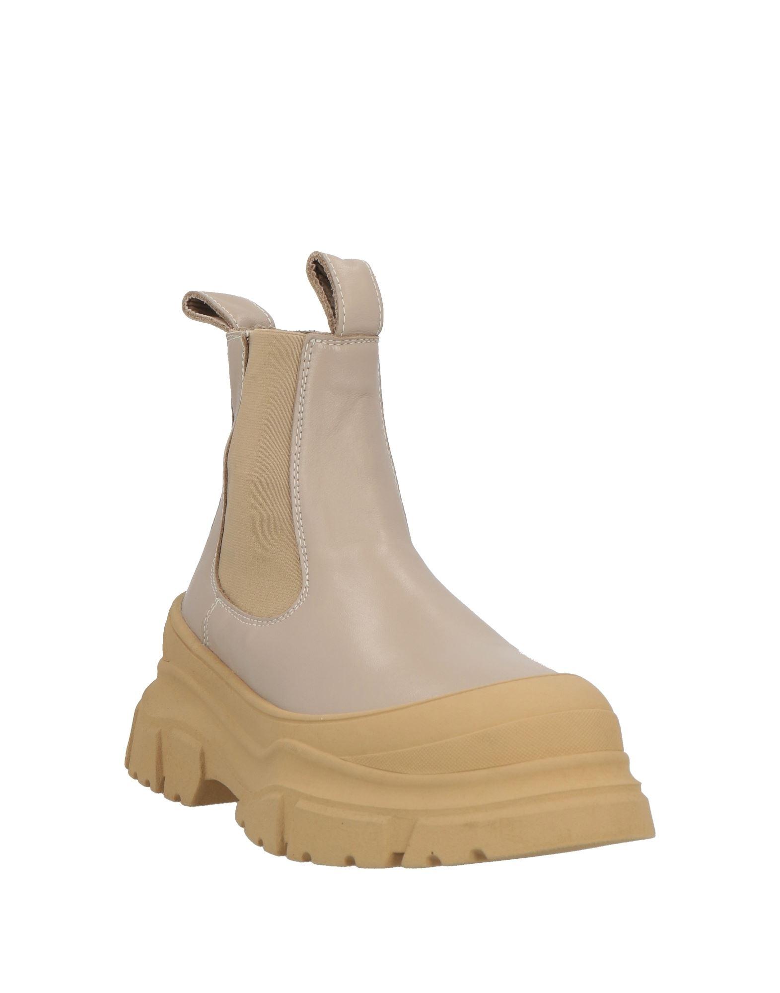 SOFIE D'HOORE チェルシーブーツ Fabulous Chelsea Boots — Sahara – La Garçonne