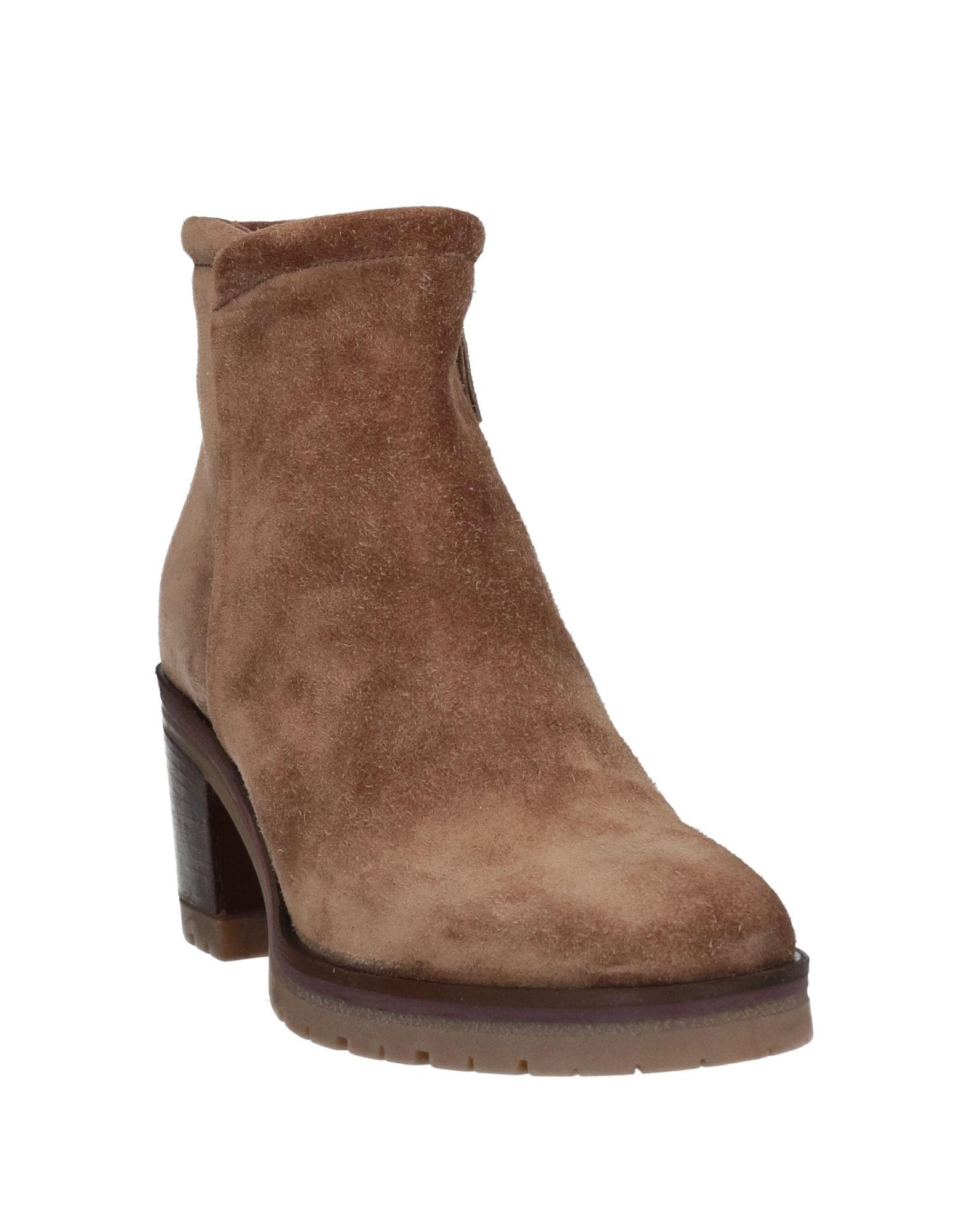 Triver Flight Ankle Boots in Natural | Lyst