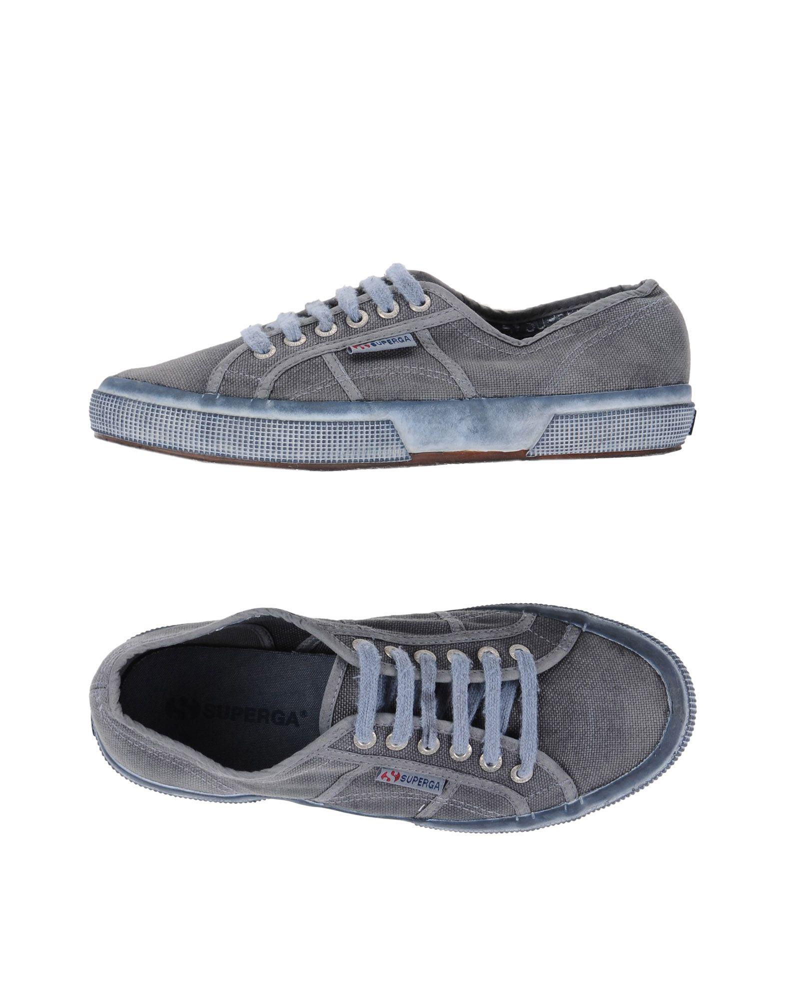 c116 low top sneaker