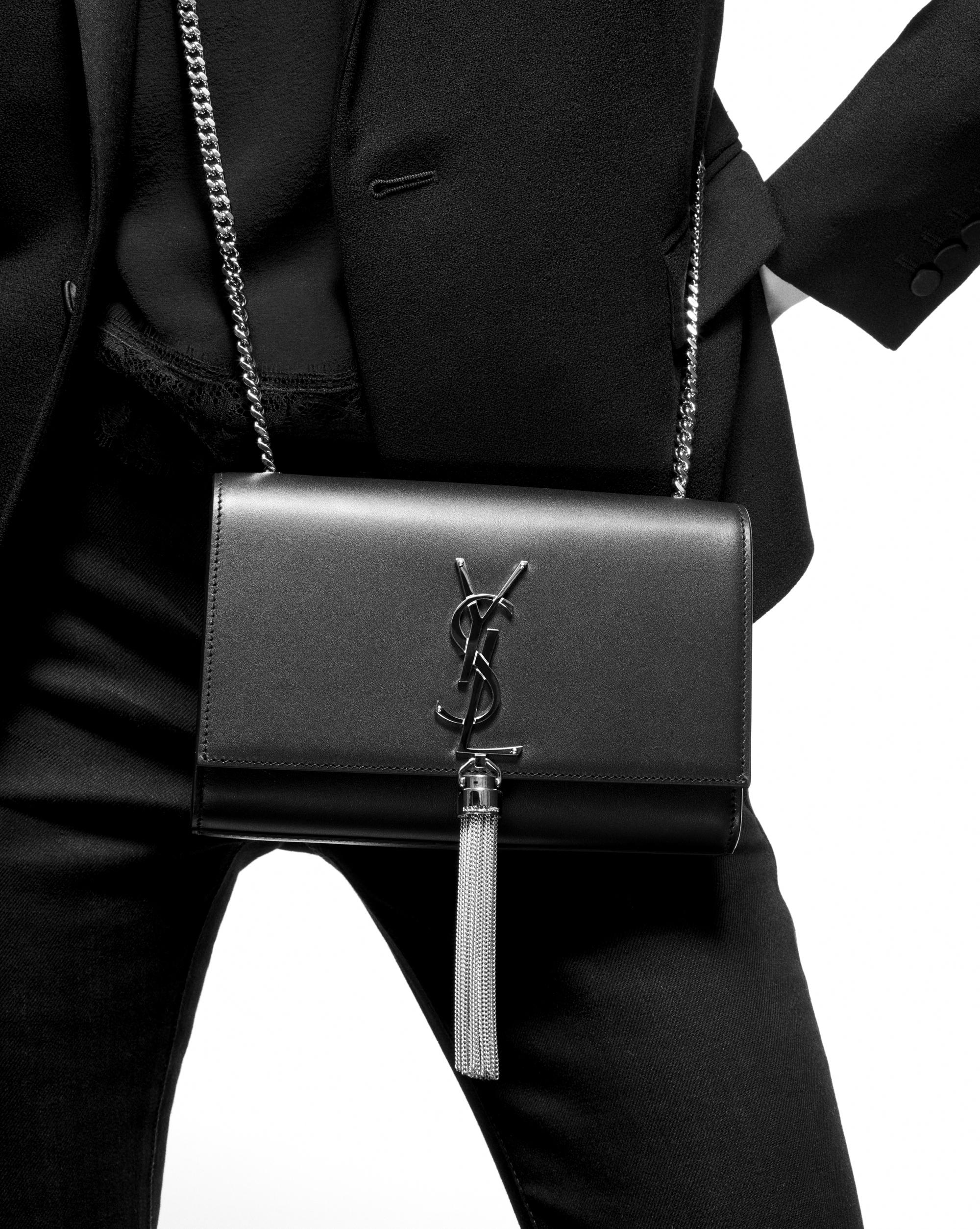 kate clutch in grain de poudre embossed leather