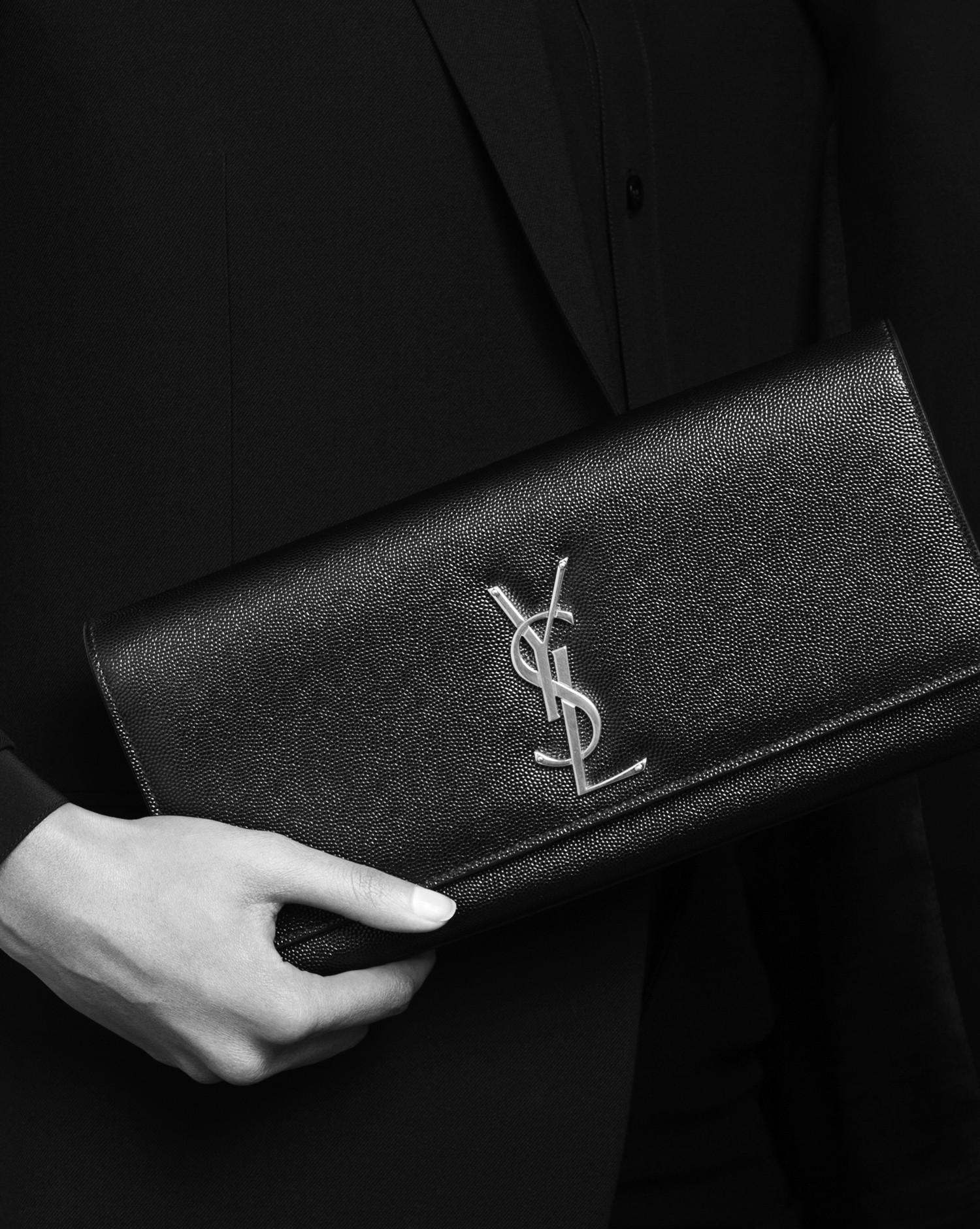 kate clutch in grain de poudre embossed leather