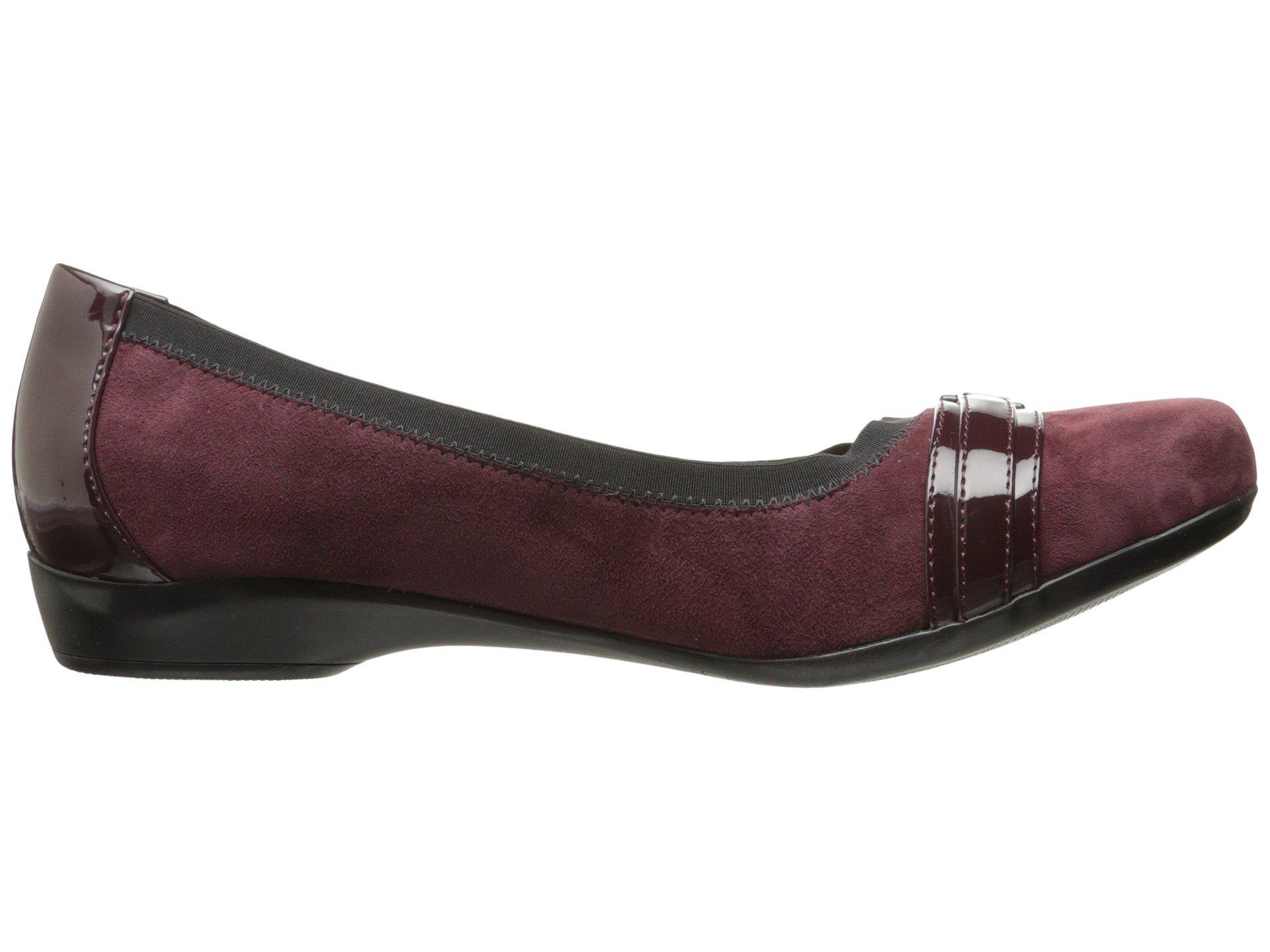 clarks womens flat shoes