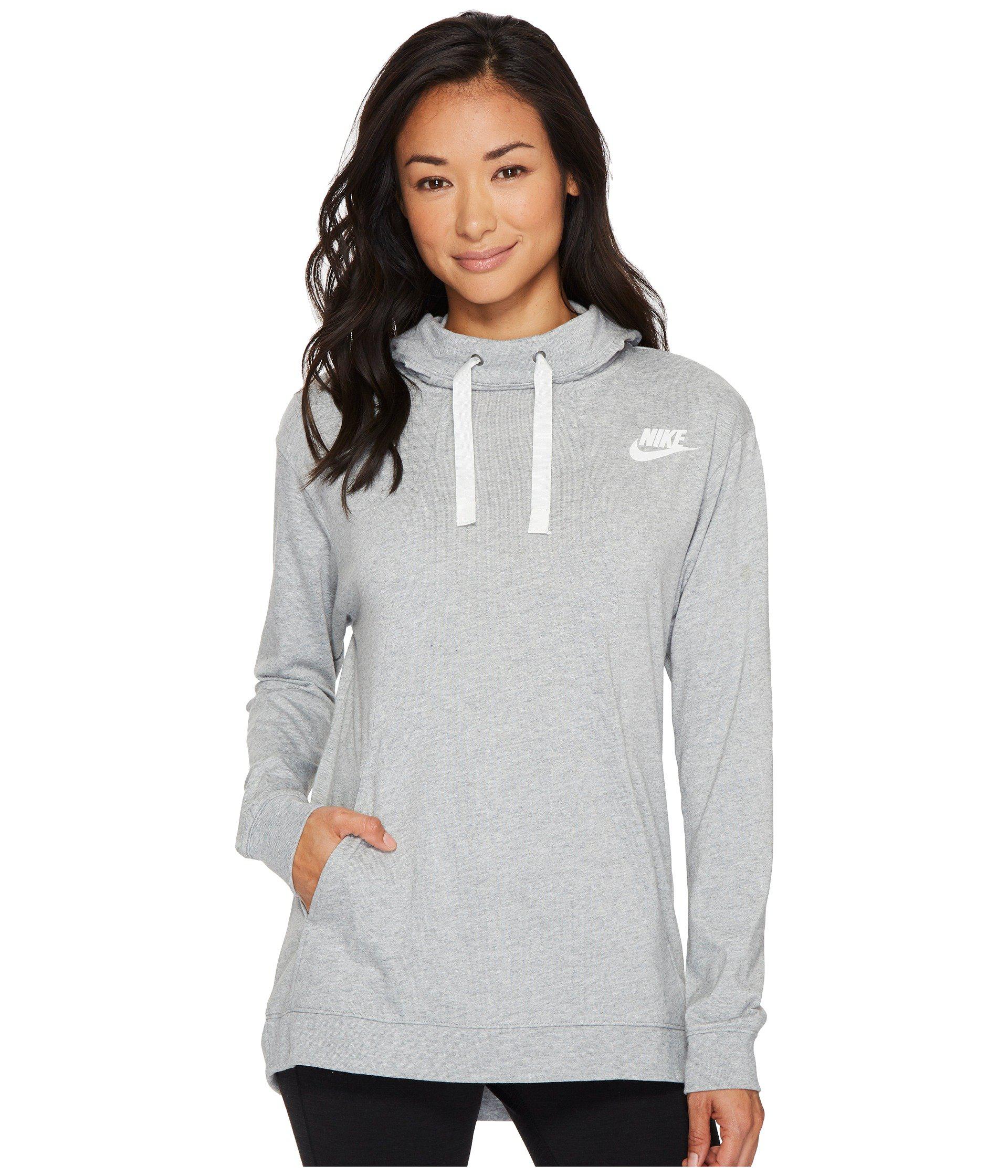 nike classic pullover hoodie