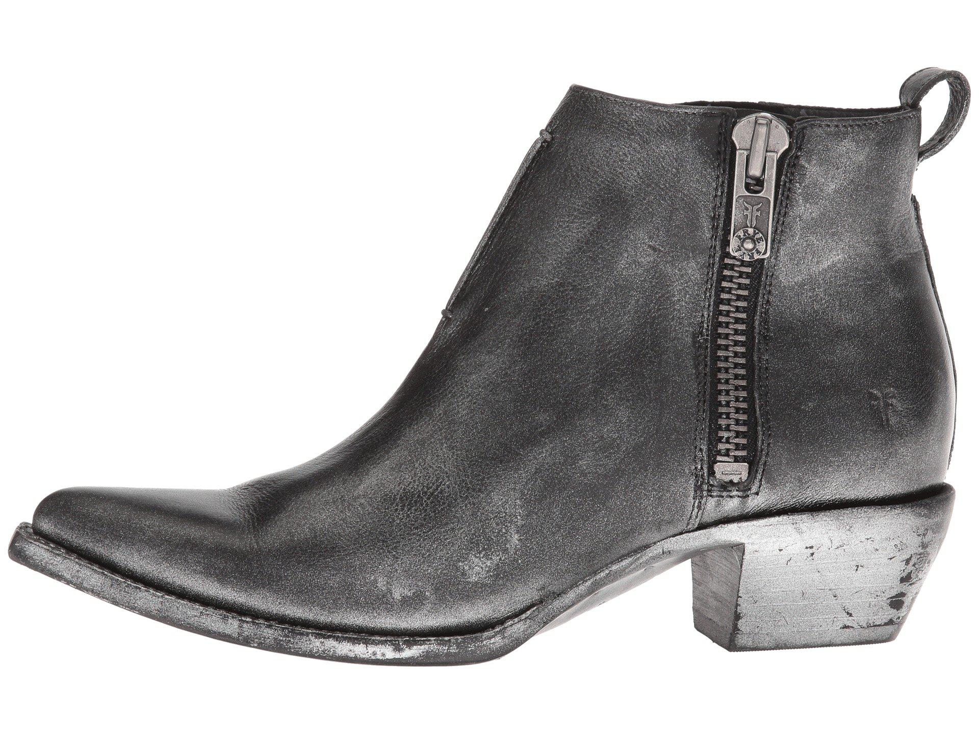 frye sacha zip shortie