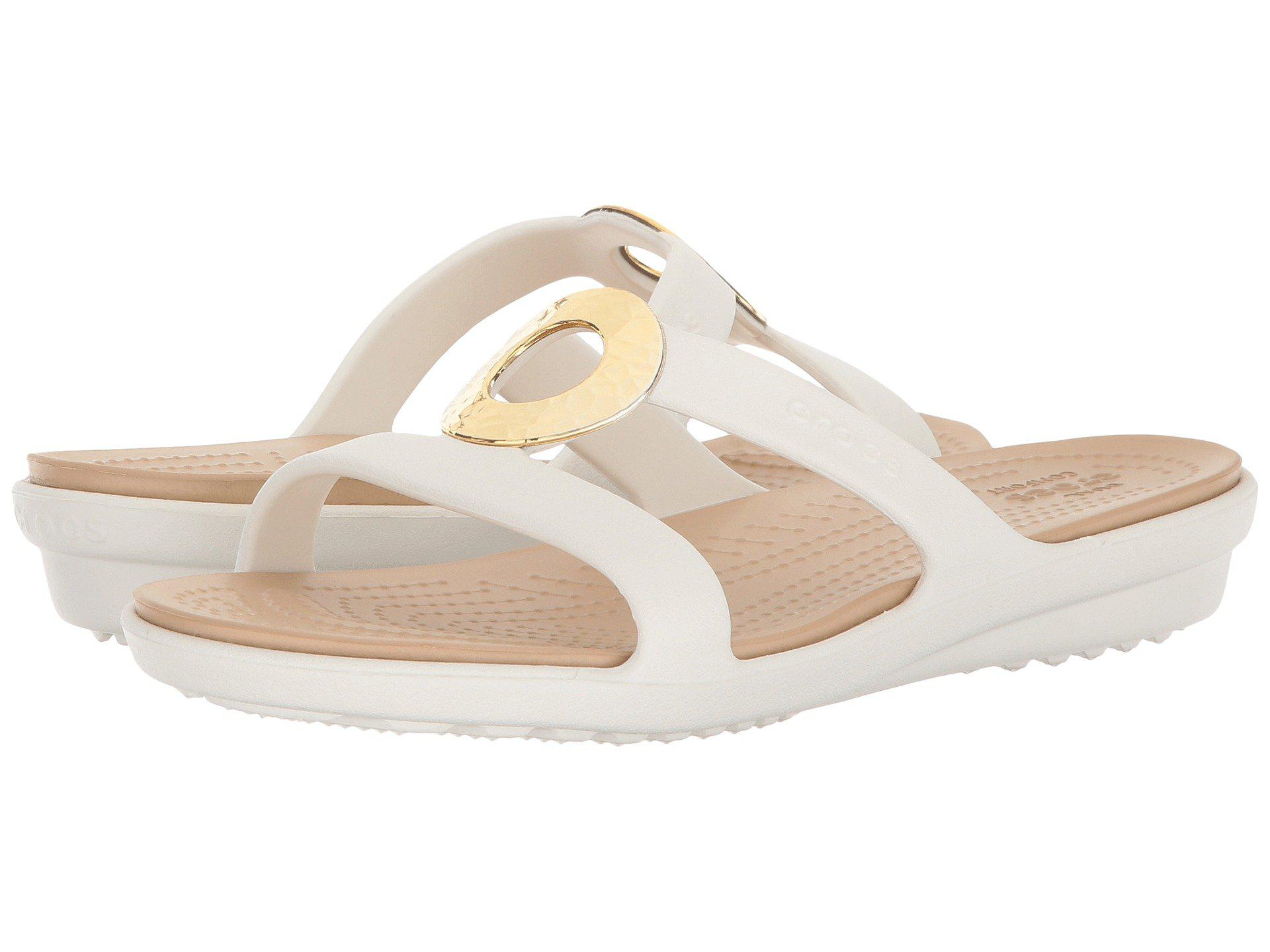 crocs women's sanrah hammered metallic sandal