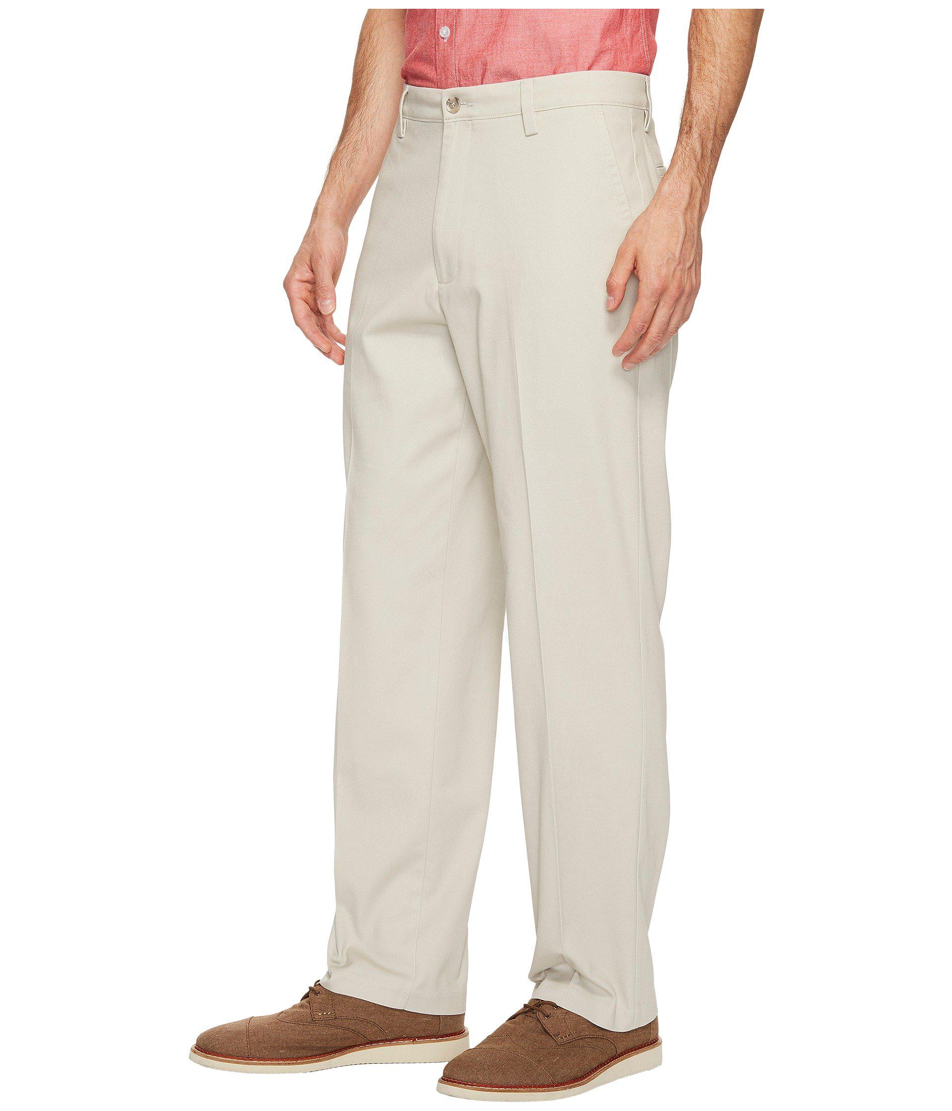 Dockers Men/'s D3 Classic Fit Field Khaki Lightweight Flat Front Casual Pants