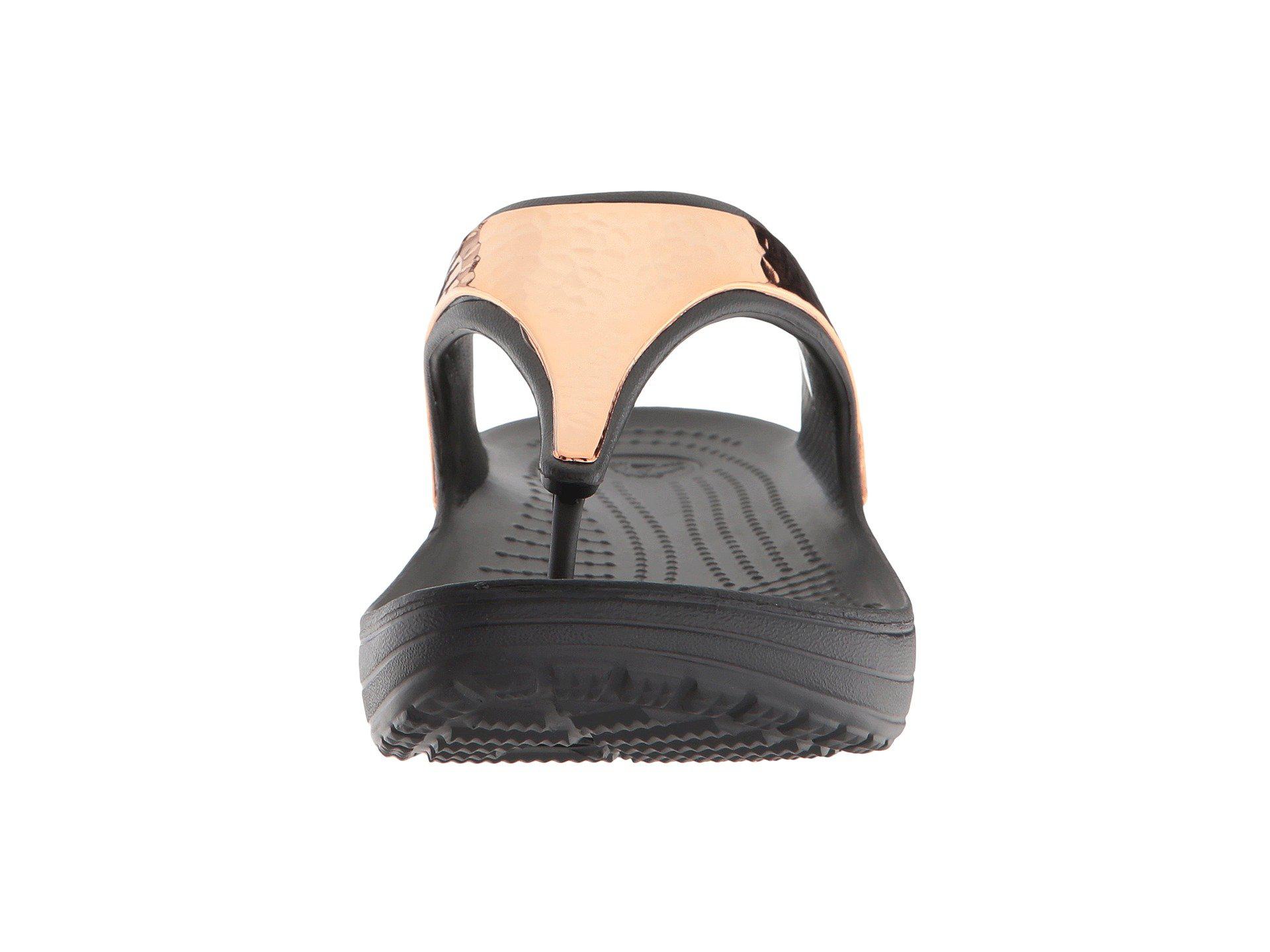 crocs sloane hammered metallic flip