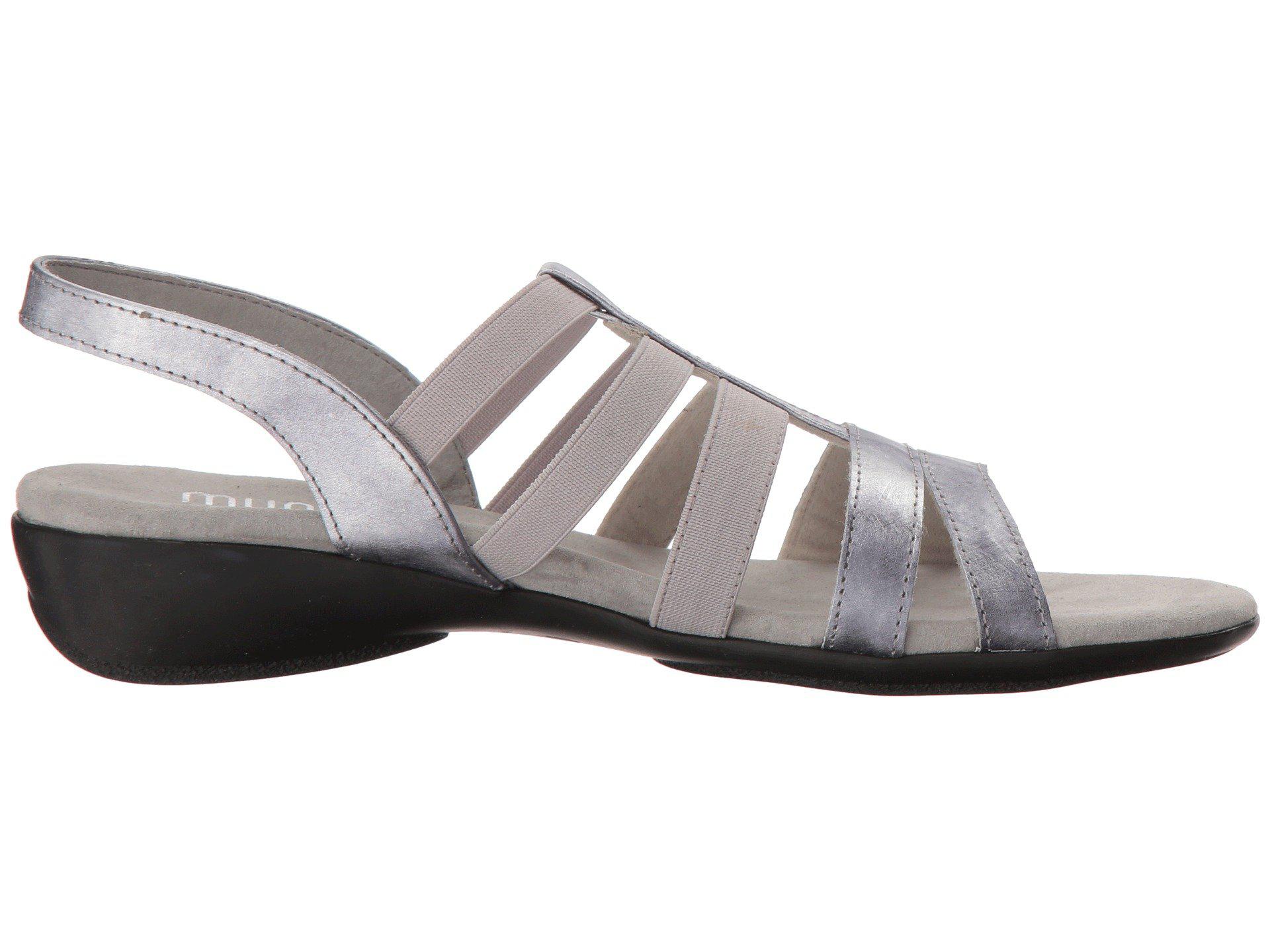 munro bev sandal