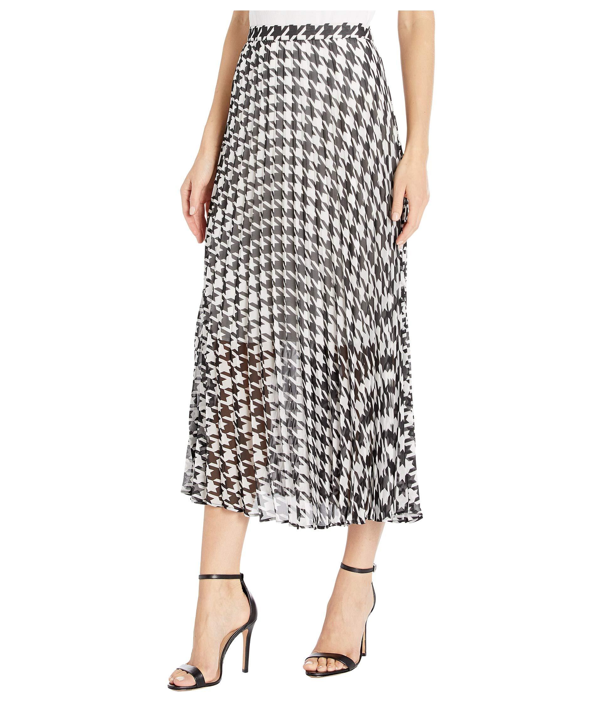Vince Camuto Synthetic Houndstooth Pleated Midi Skirt in Black - Lyst