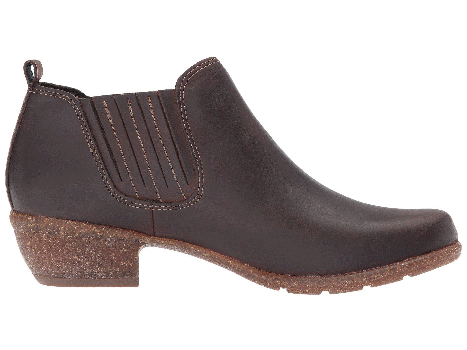 clarks women's wilrose jade ankle bootie