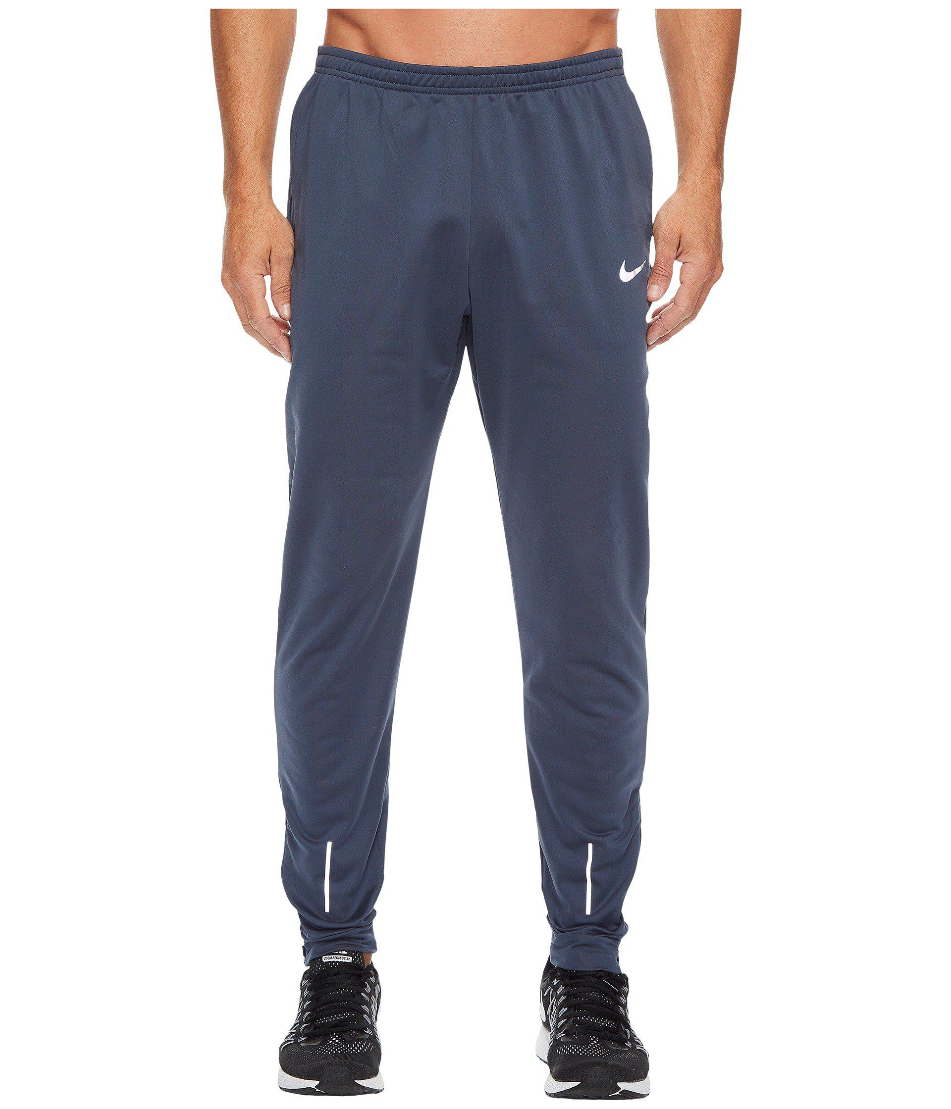 nike therma essential joggers
