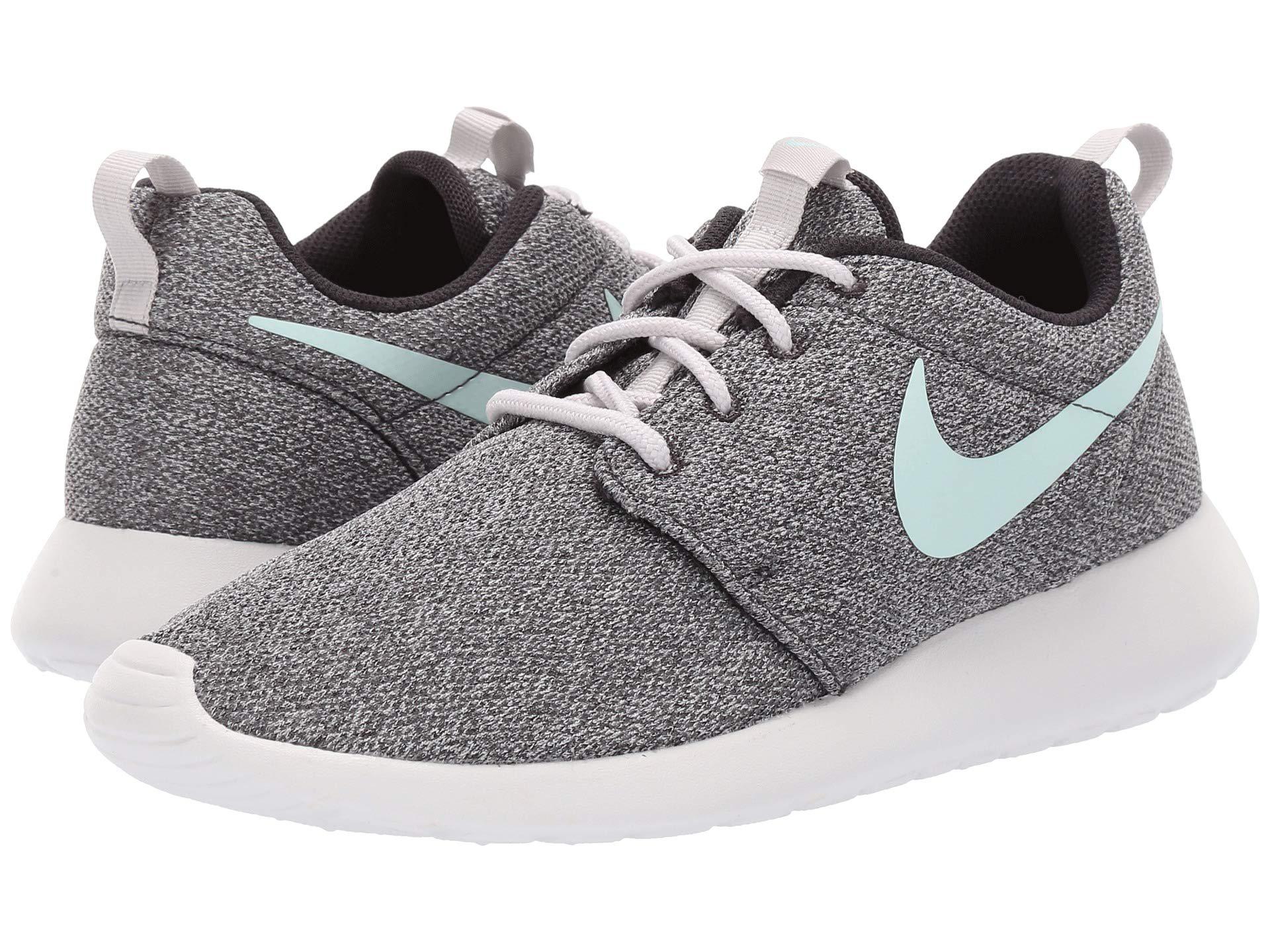 grey and white nike roshe