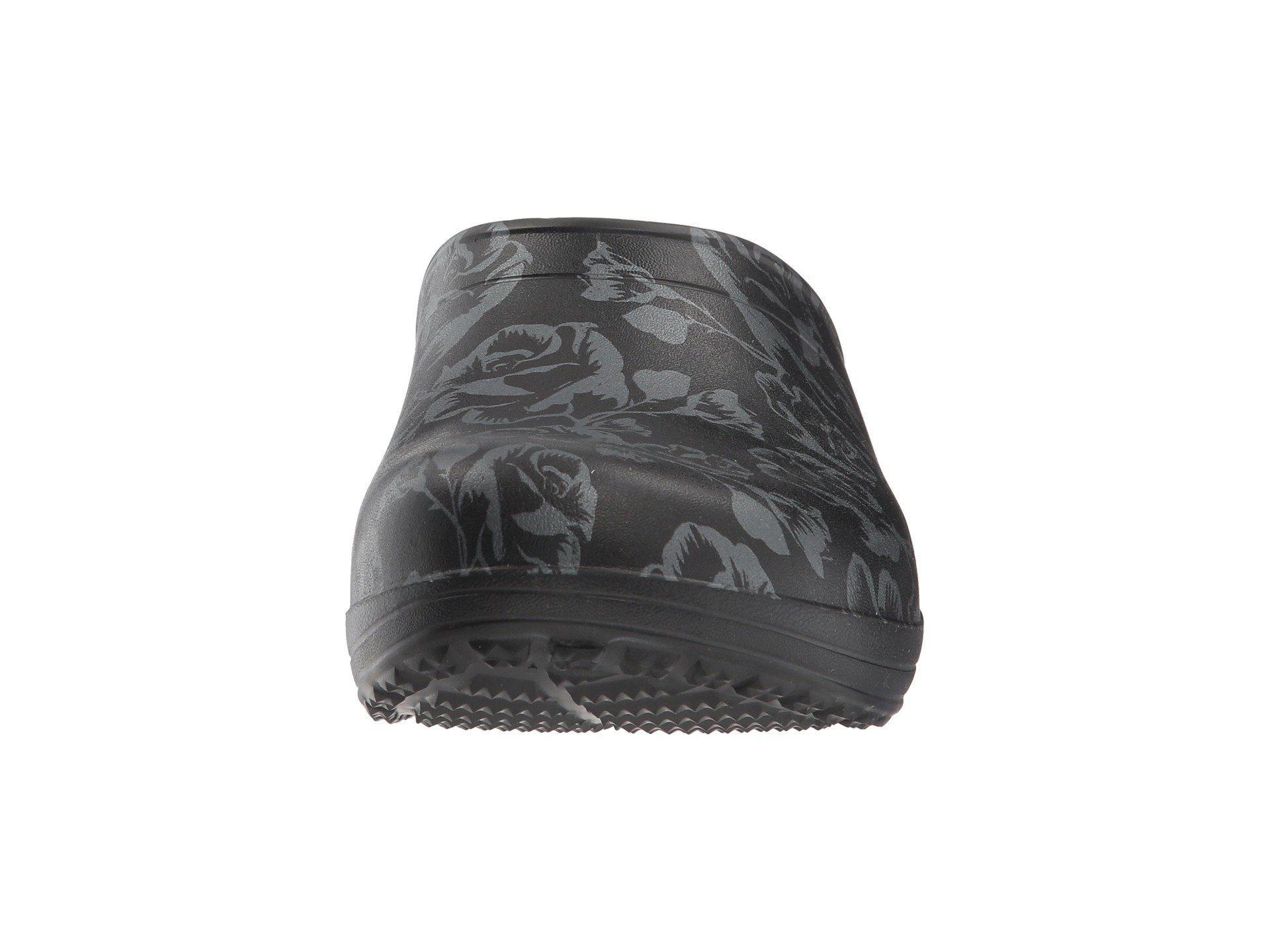 crocs sloane graphic clog