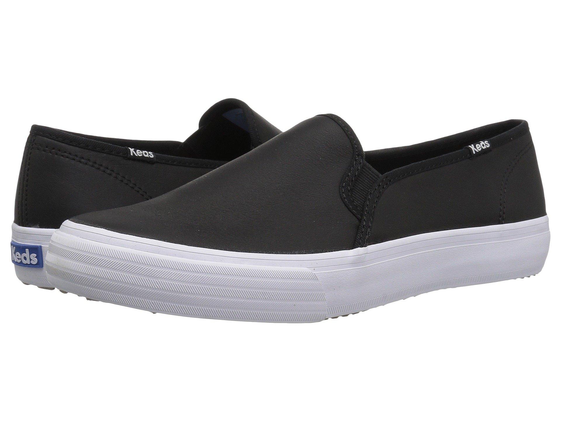 nike shoes with lines on them