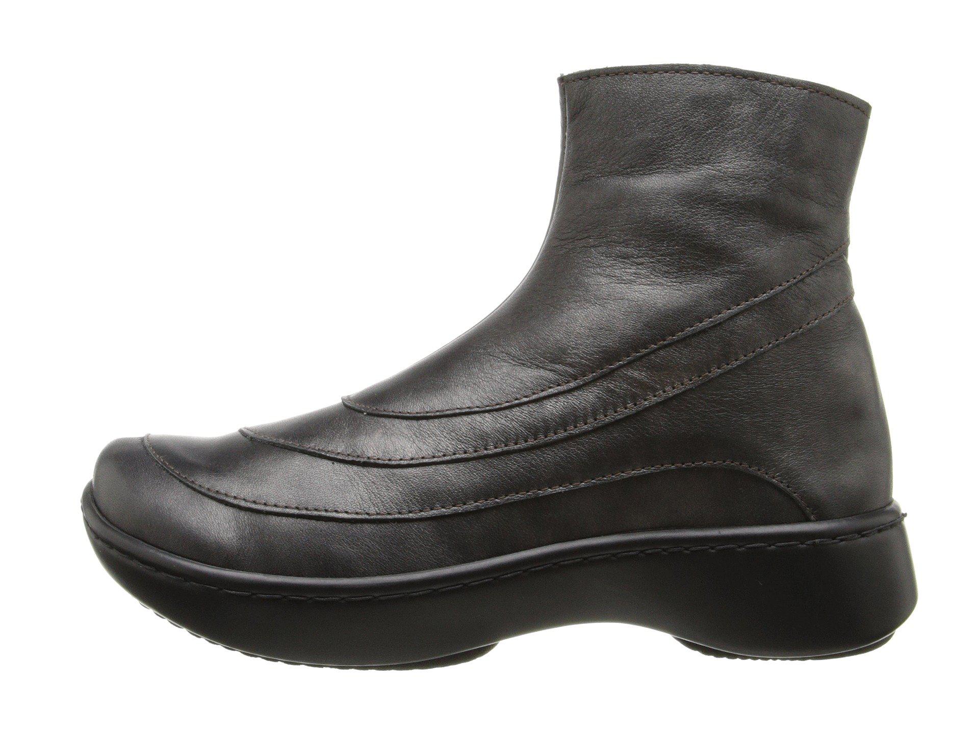 naot tellin boots