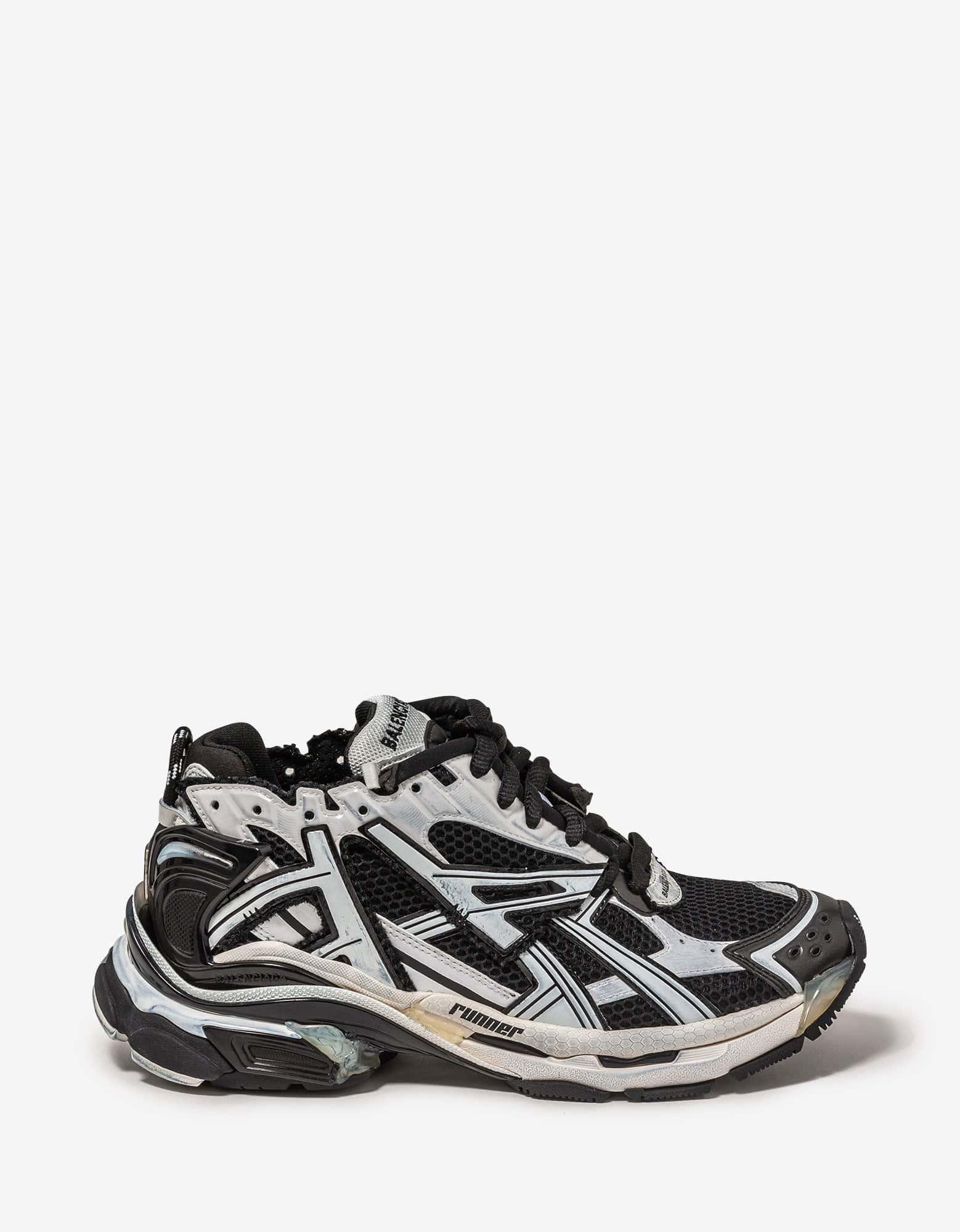 Balenciaga Black \u0026 White Runner 